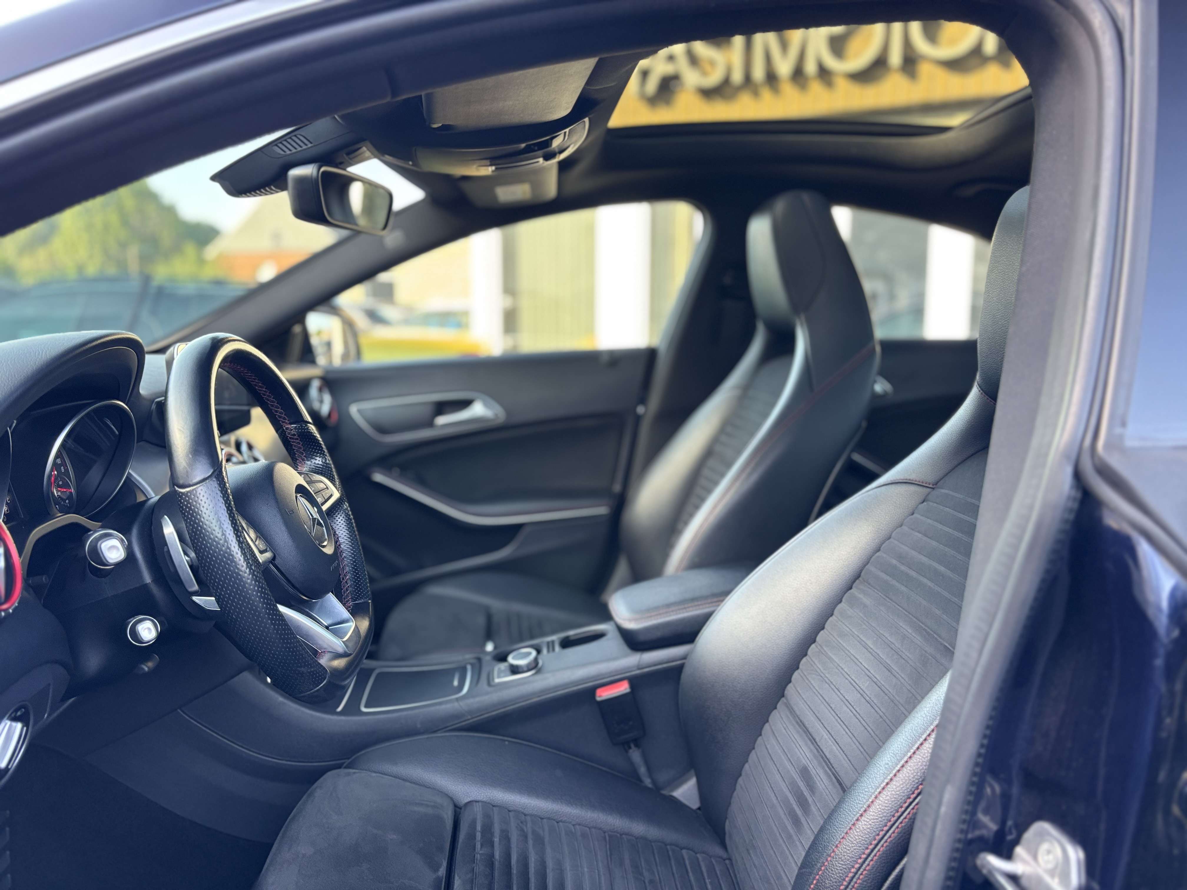 Mercedes-Benz CLA 180 CLA 180 d AMG Pack Dynamic Select Panoramisch Dak Carpass CarPlay Camera LED