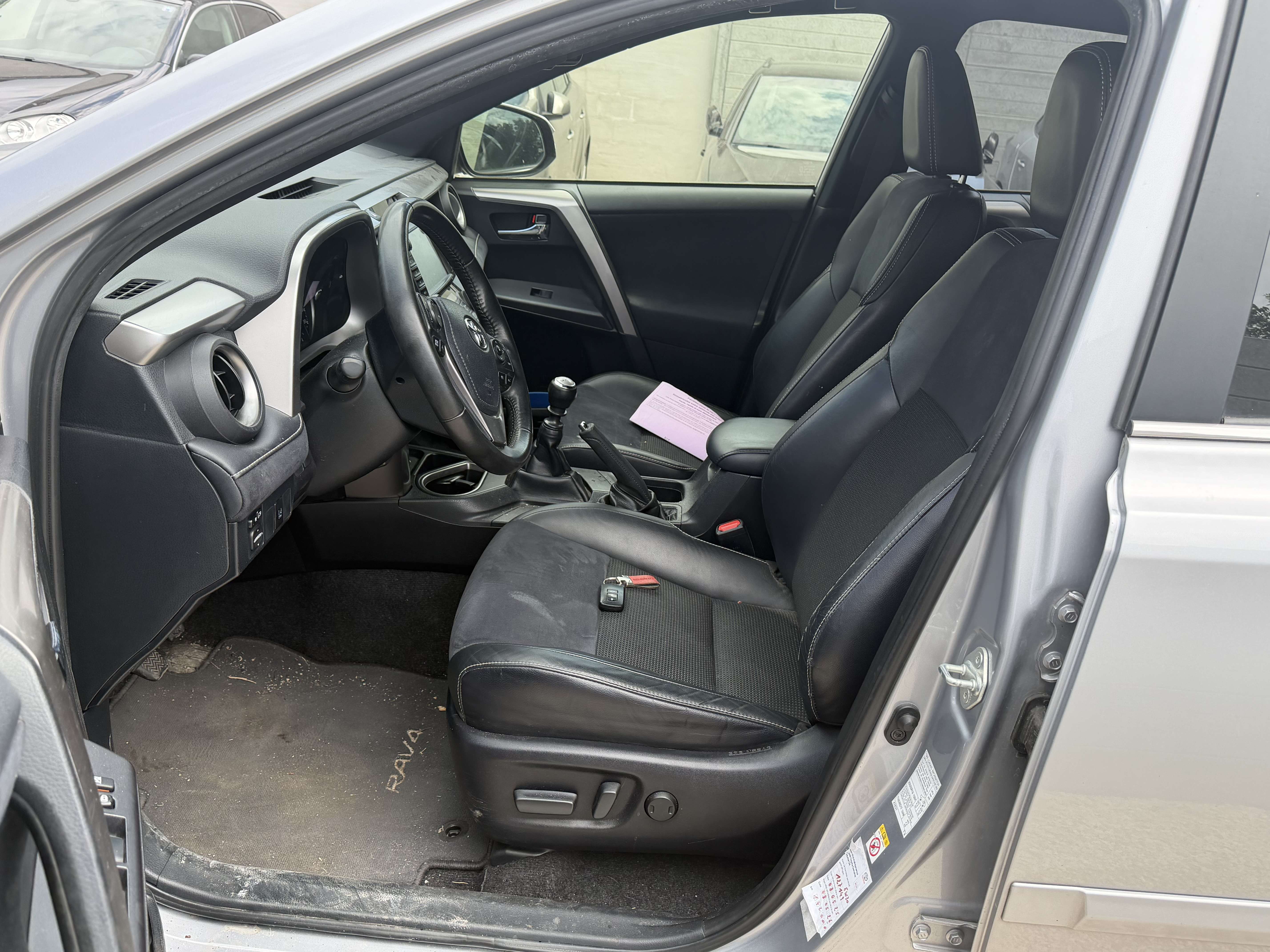 Toyota RAV 4 RAV4 2.0 D-4D ° NAVI ° CAMERA ° CUIR ° MOTOR K.O!!