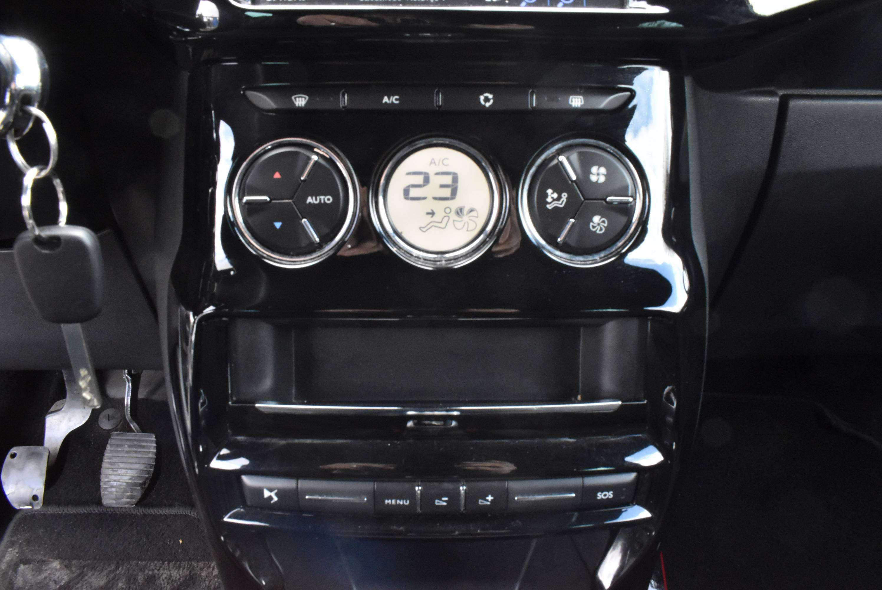 DS Automobiles DS 3 1.2i Business Airco/GPS/CarPlay ***12M GARANTIE*** 95.000KM!!!