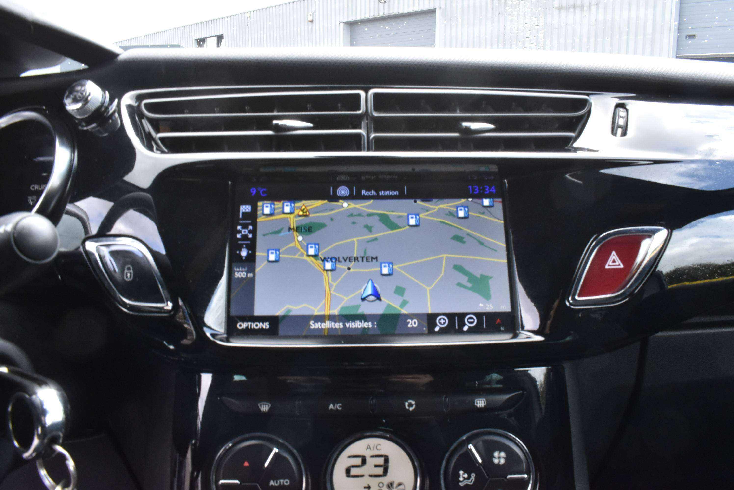 DS Automobiles DS 3 1.2i Business Airco/GPS/CarPlay ***12M GARANTIE*** 95.000KM!!!