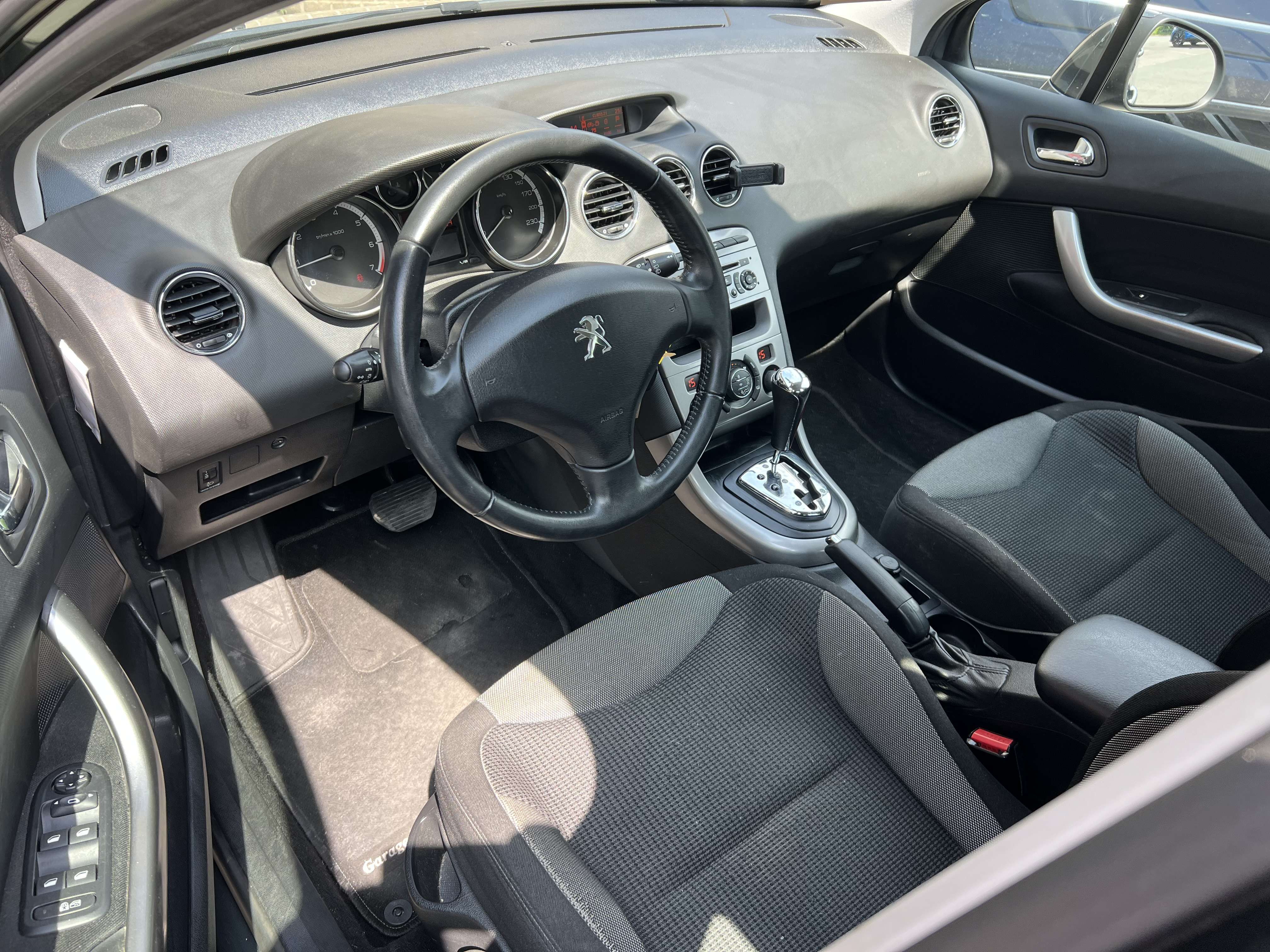 Peugeot 308 1.6i Active + CLIM + CAR-PASS + BOITE AUTO