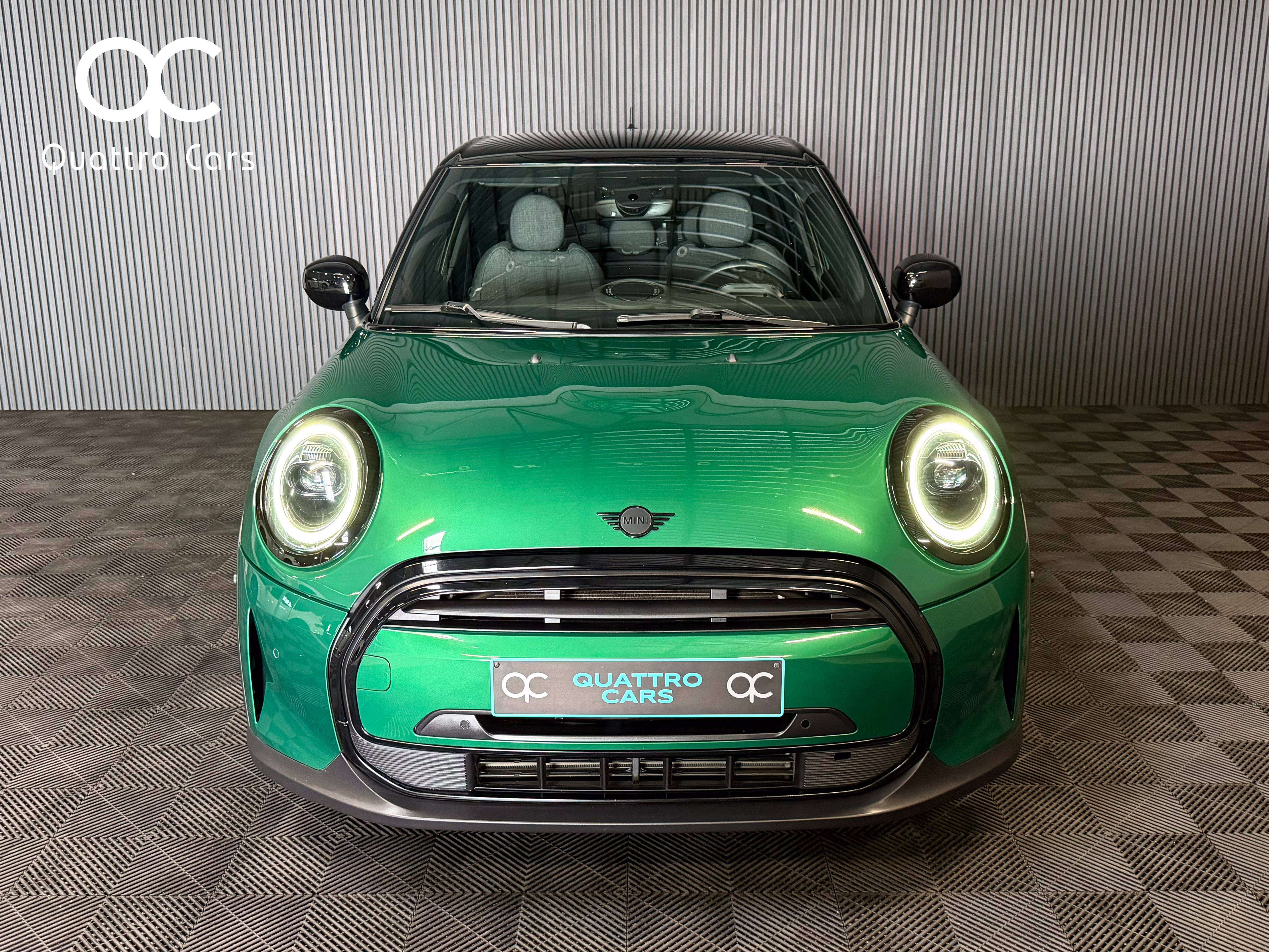 MINI Cooper 1.5A Boite auto - Super look - Toit noir - Camera