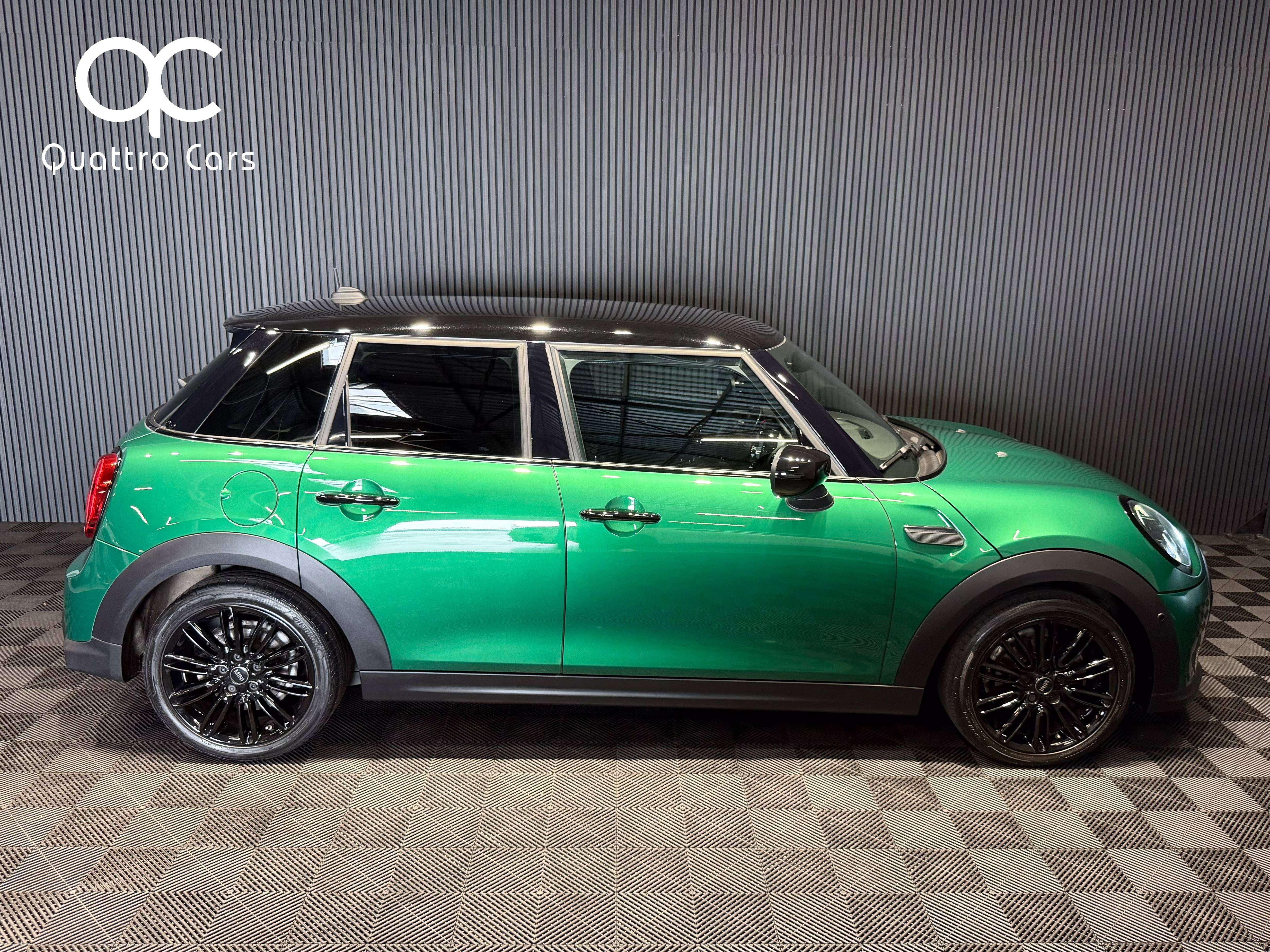 MINI Cooper 1.5A Boite auto - Super look - Toit noir - Camera