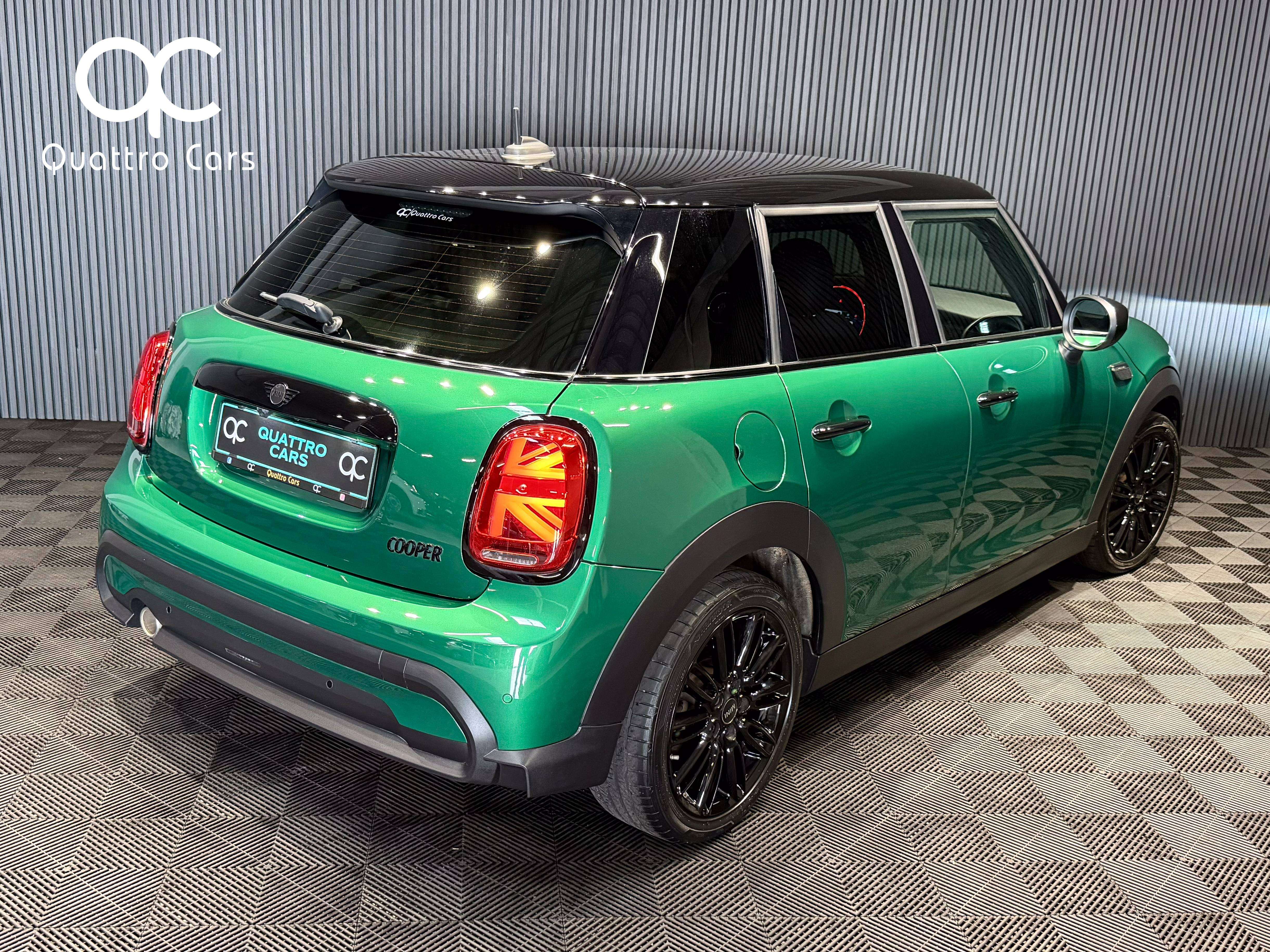 MINI Cooper 1.5A Boite auto - Super look - Toit noir - Camera