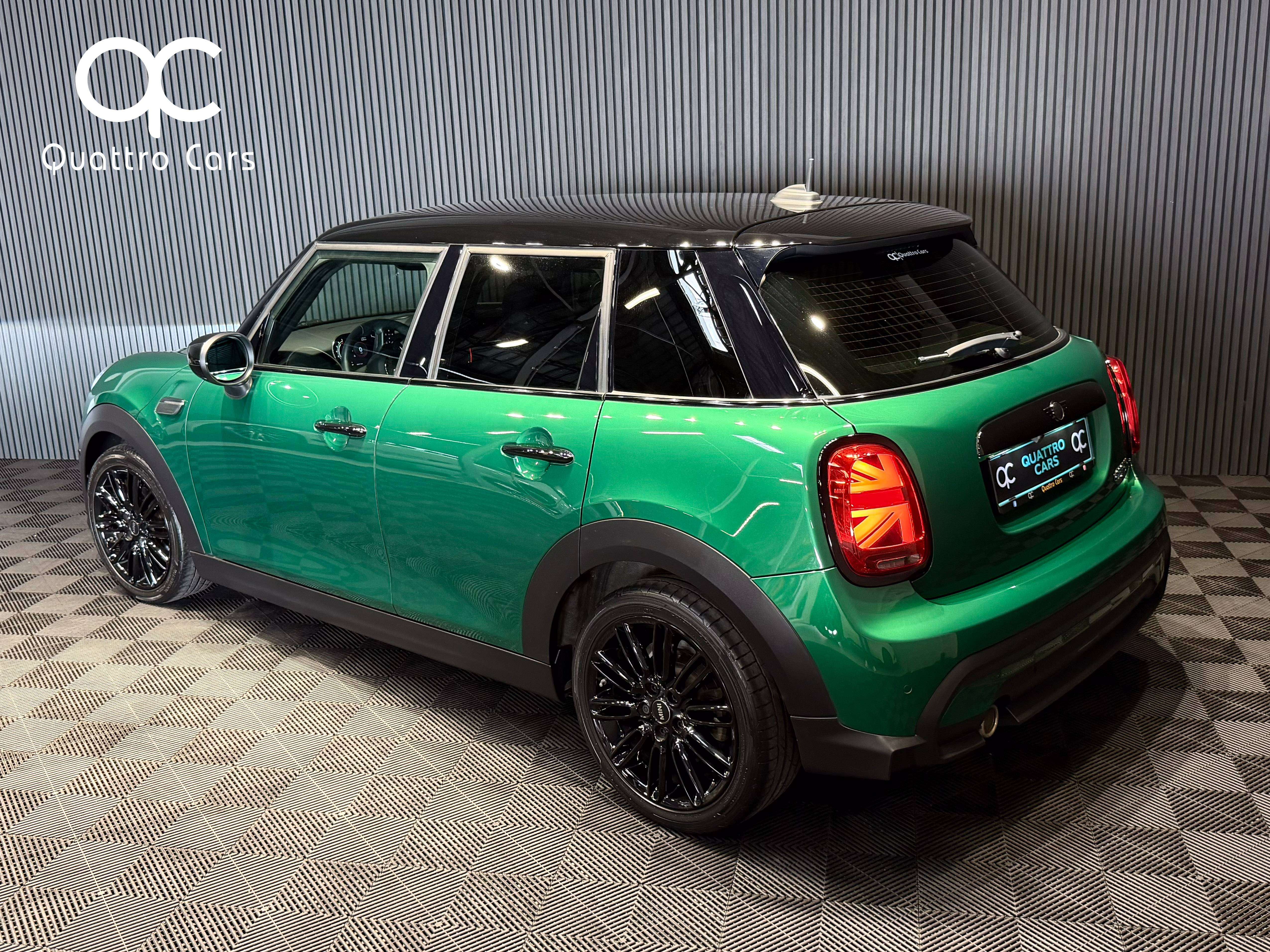 MINI Cooper 1.5A Boite auto - Super look - Toit noir - Camera
