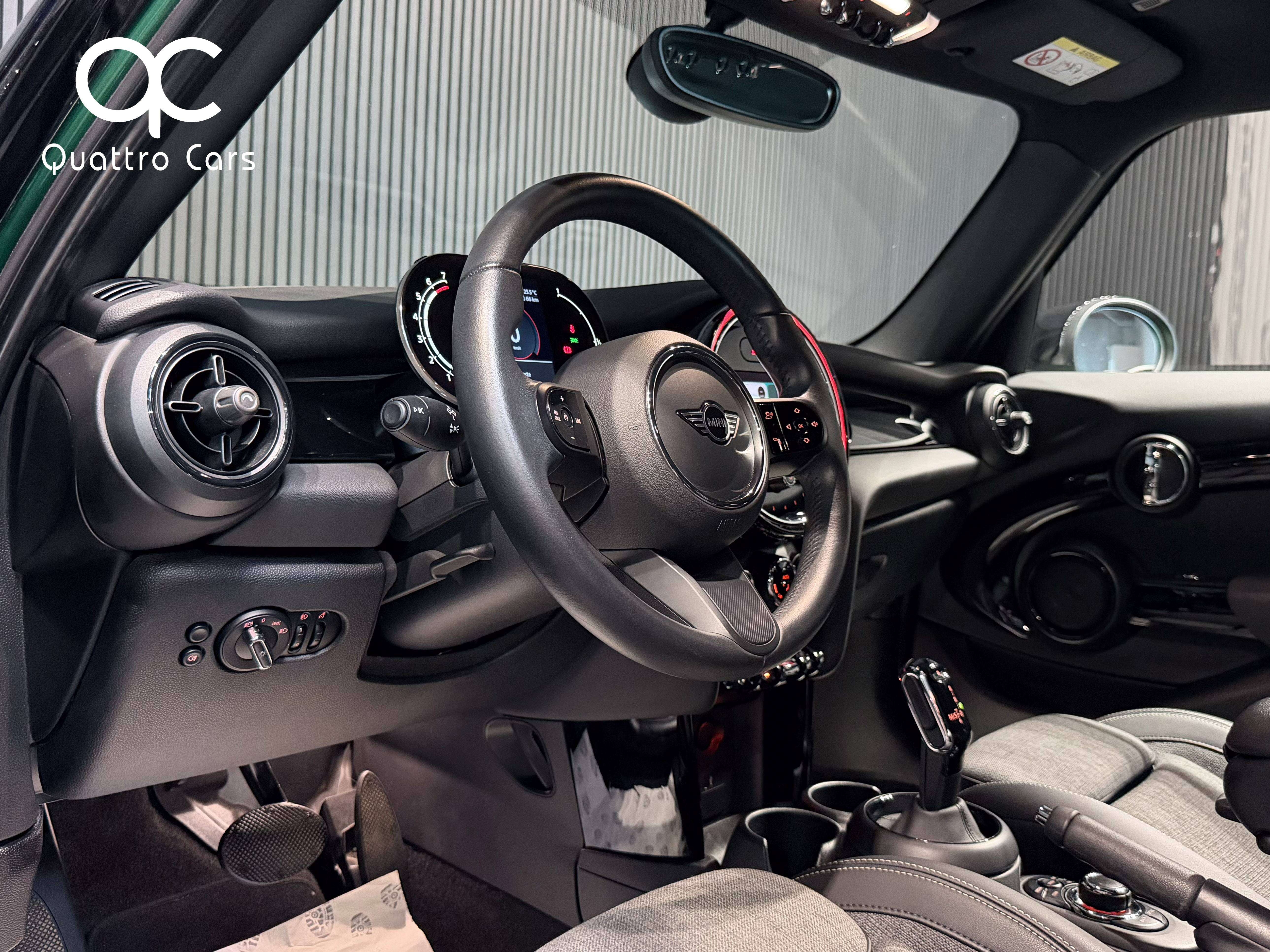 MINI Cooper 1.5A Boite auto - Super look - Toit noir - Camera