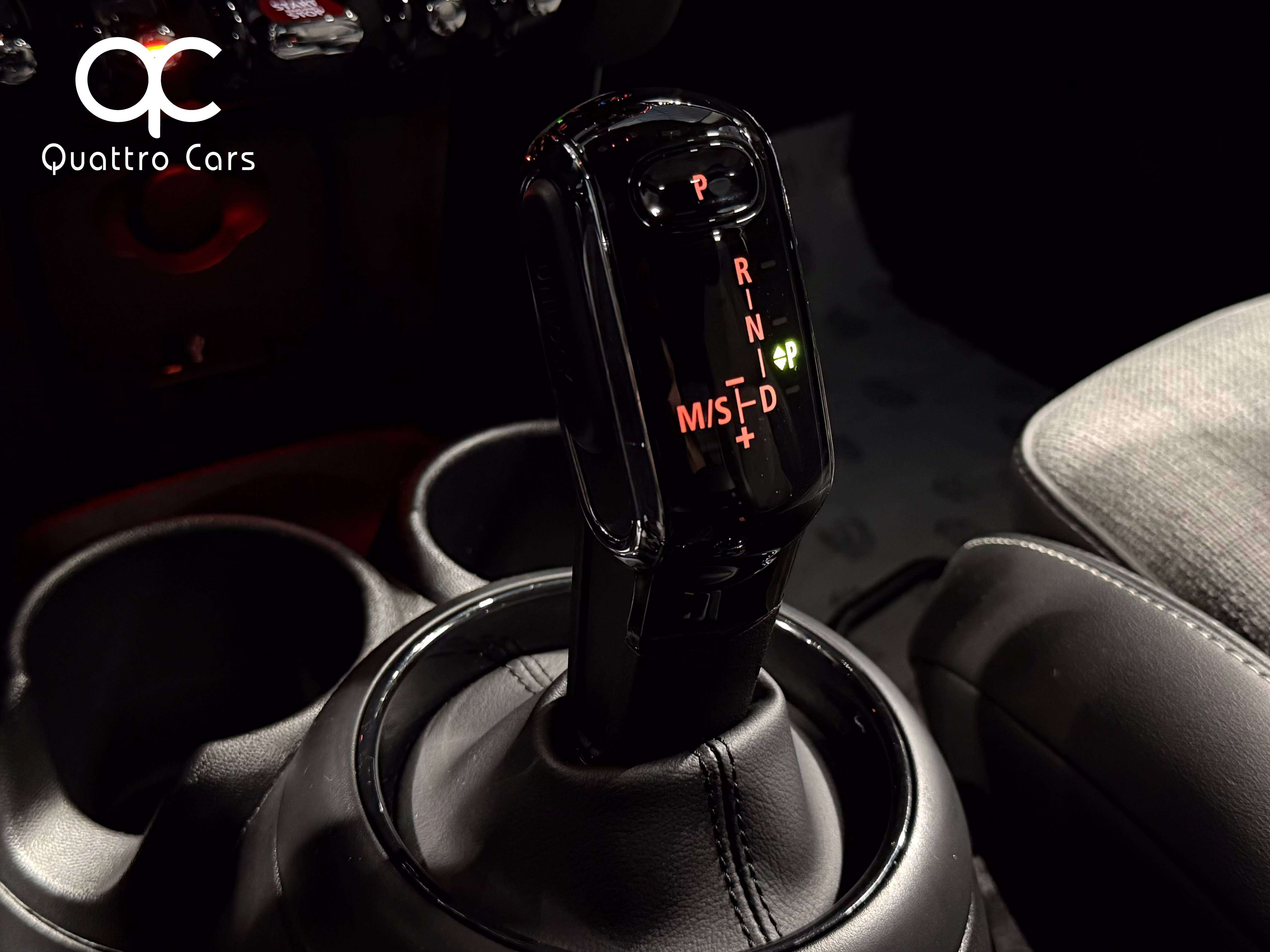 MINI Cooper 1.5A Boite auto - Super look - Toit noir - Camera