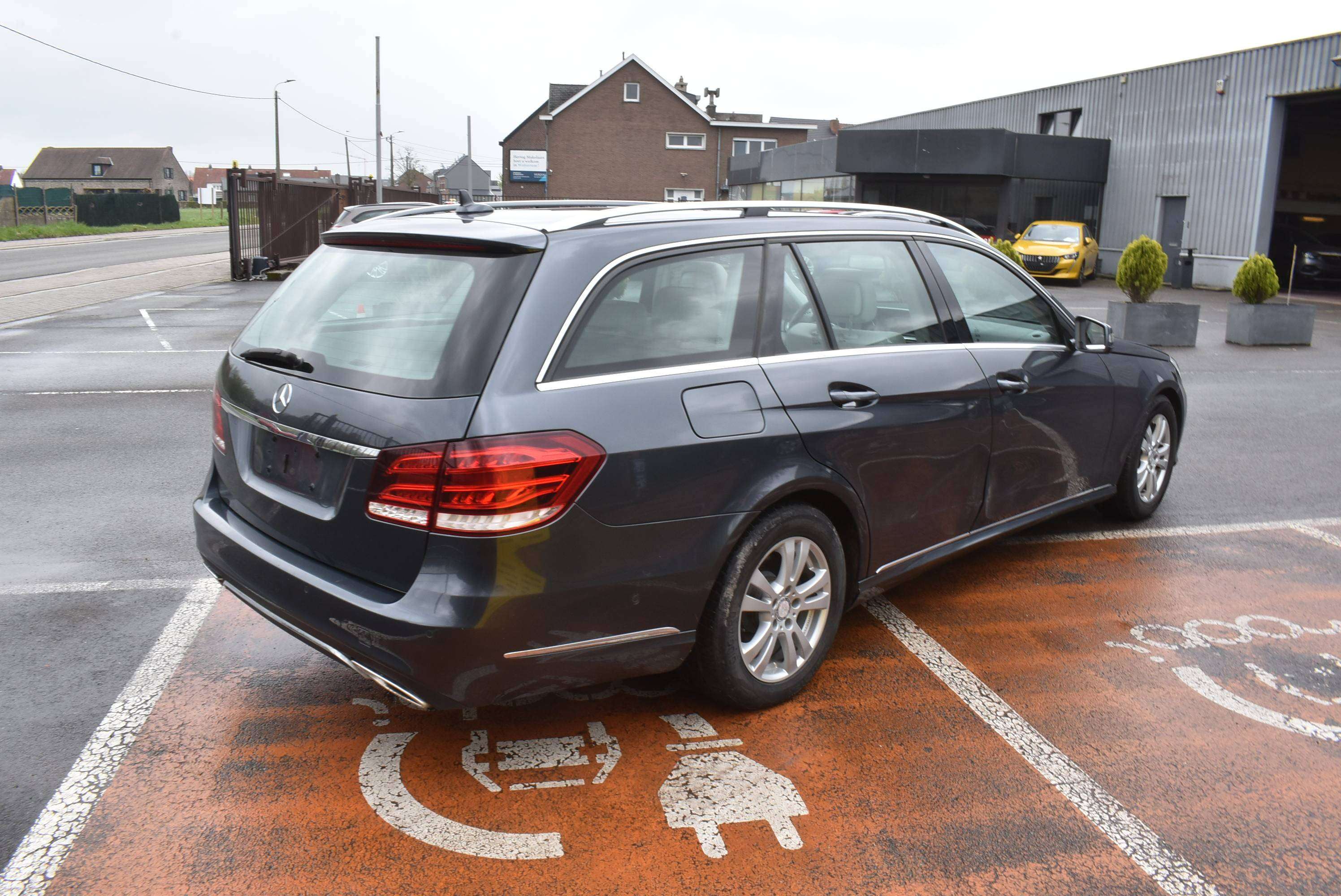 Mercedes-Benz E 220 CDI Elegance Autom/LED/Pano/GPS/Leder