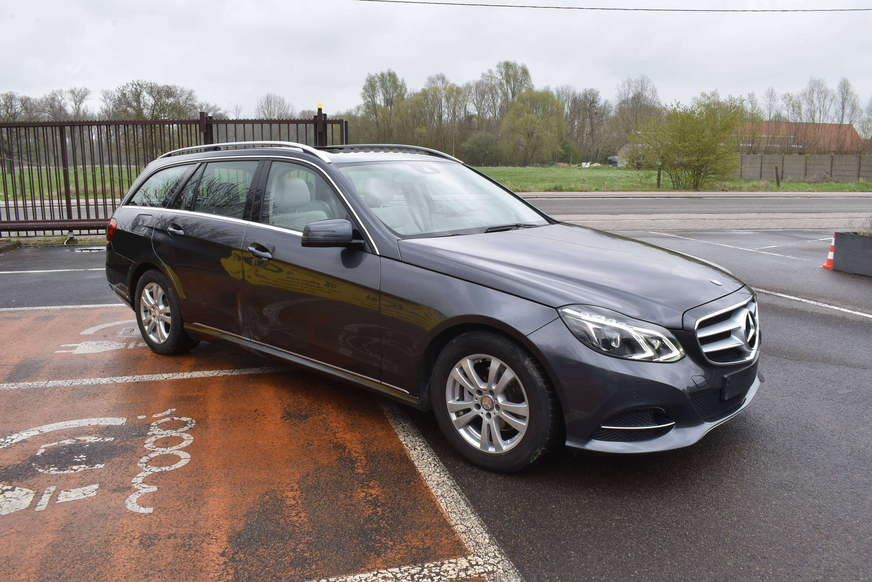 Mercedes-Benz E 220 CDI Elegance Autom/LED/Pano/GPS/Leder