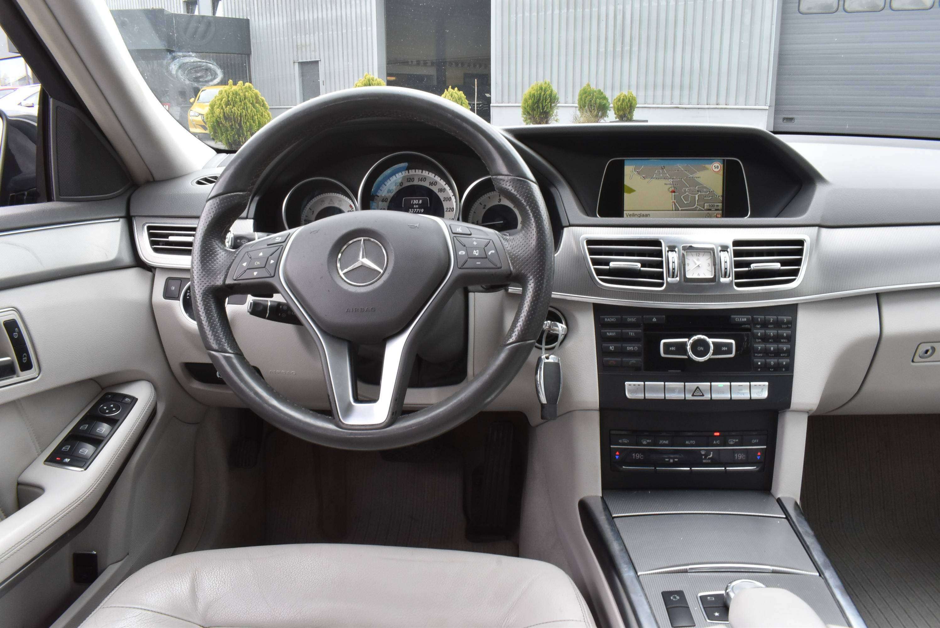 Mercedes-Benz E 220 CDI Elegance Autom/LED/Pano/GPS/Leder