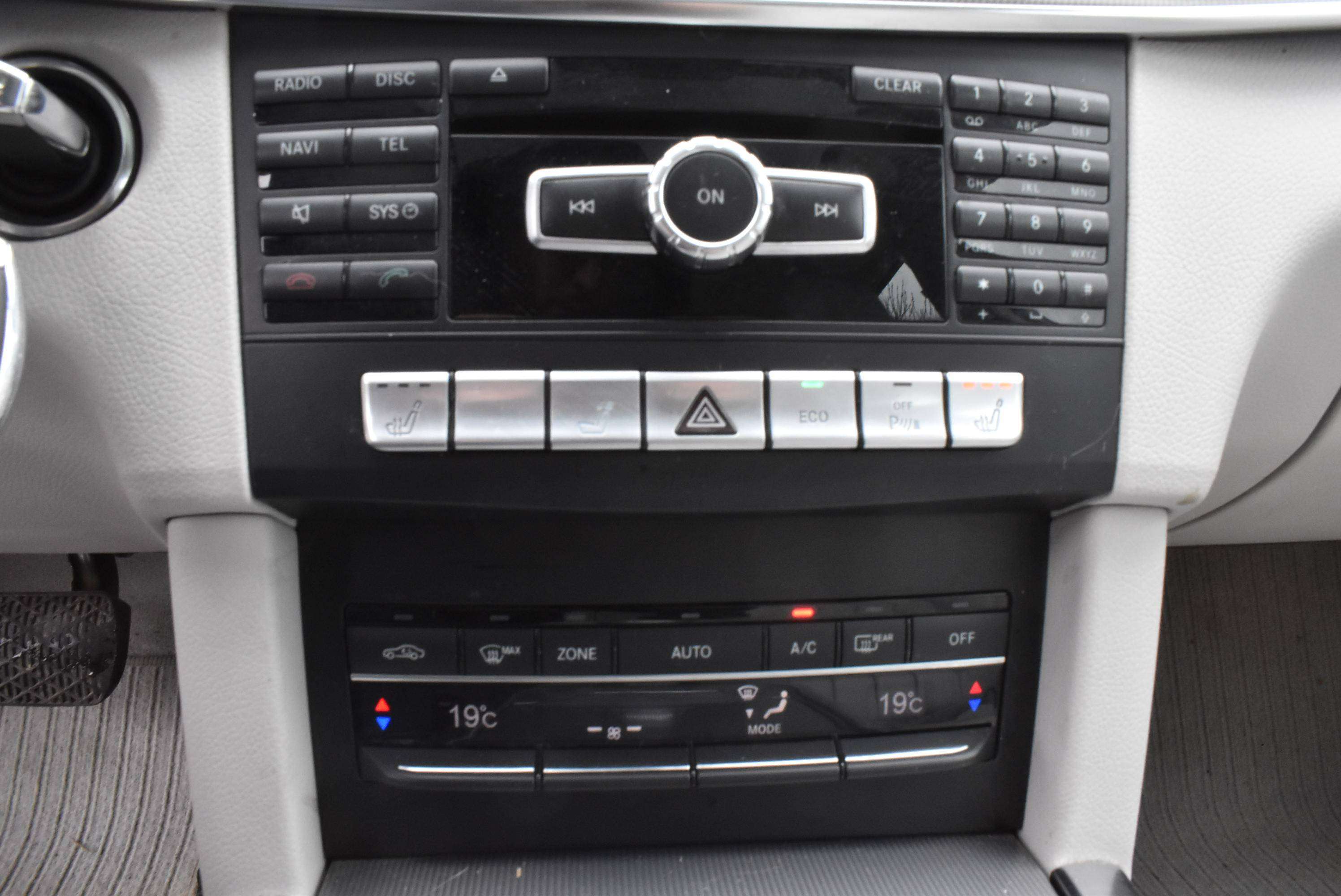 Mercedes-Benz E 220 CDI Elegance Autom/LED/Pano/GPS/Leder