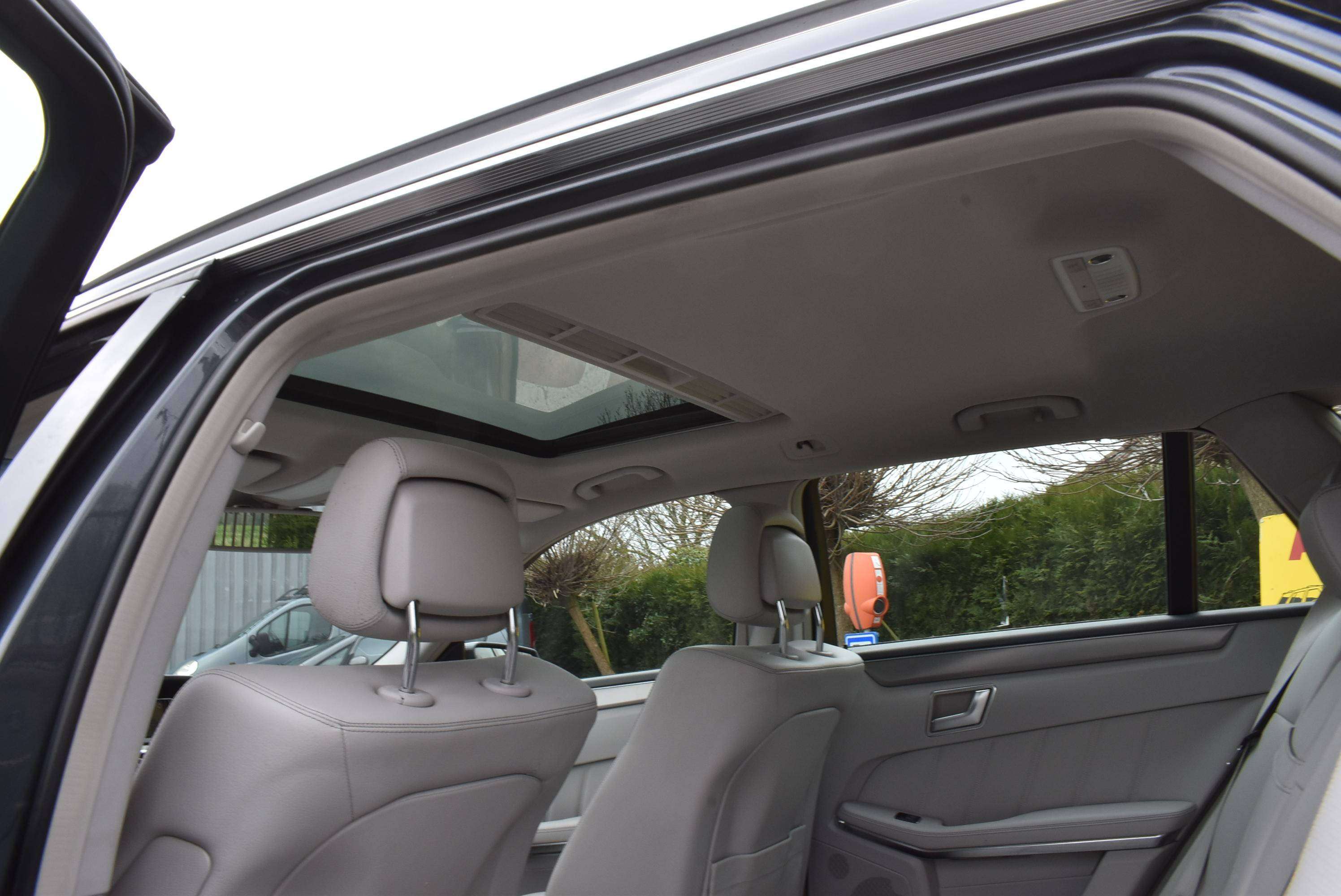 Mercedes-Benz E 220 CDI Elegance Autom/LED/Pano/GPS/Leder