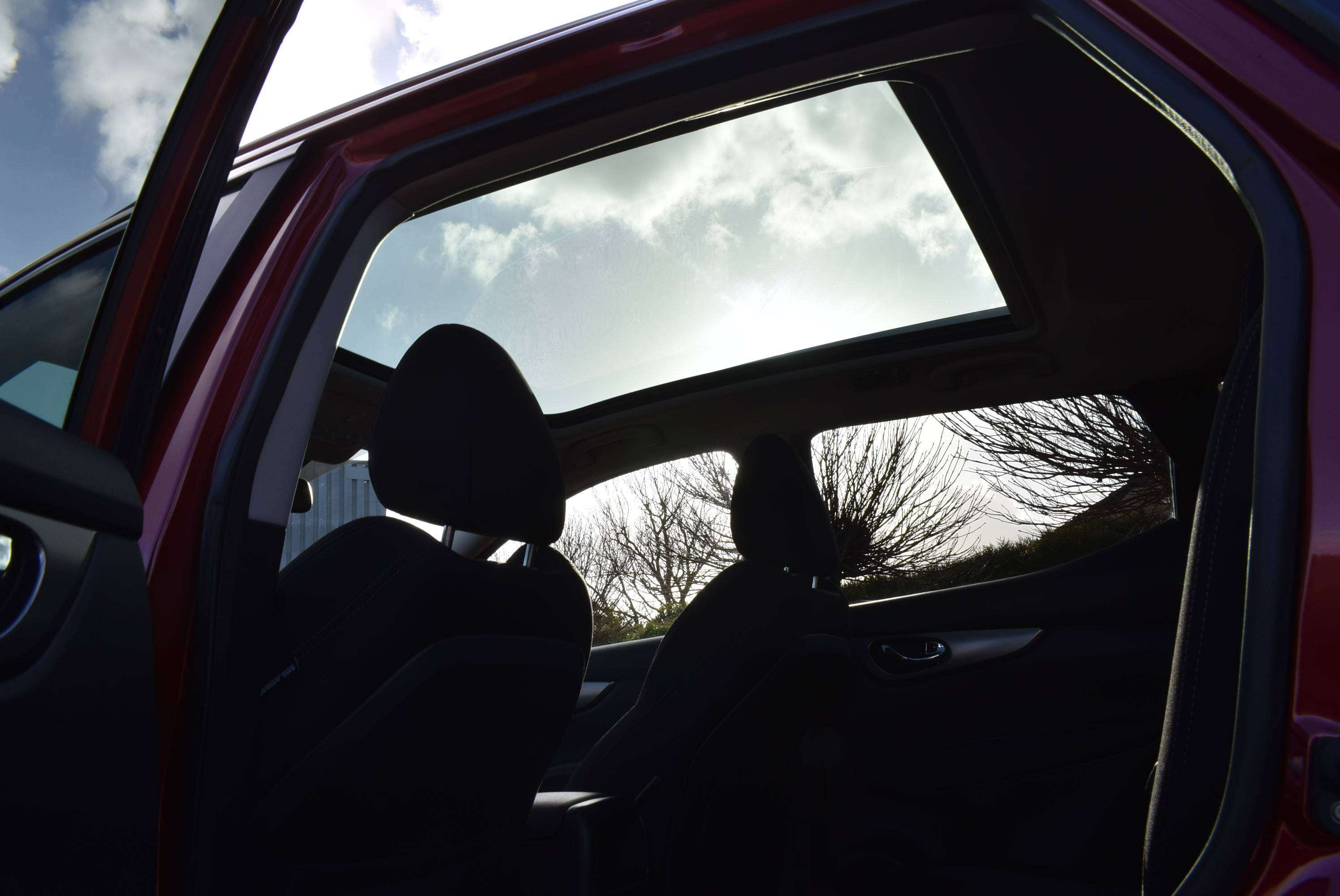 Nissan Qashqai 1.5 dCi Business Edition Pano ***12M GARANTIE***