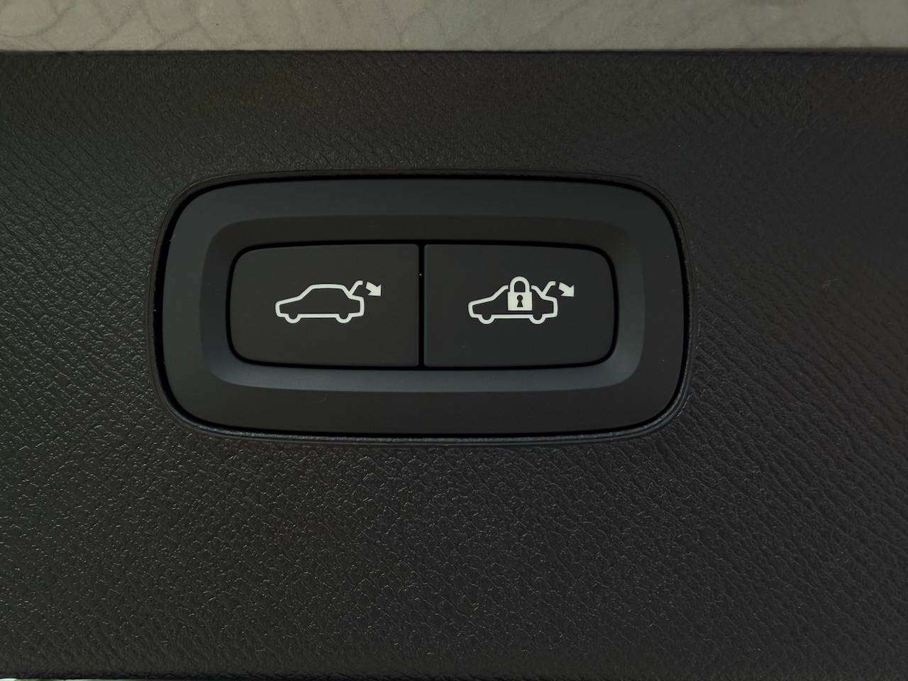 Volvo XC90 T8 PHEV PLUS DARK 7-ZIT HARMAN KARDON MEMORY SEATS APPLE CARPLAY