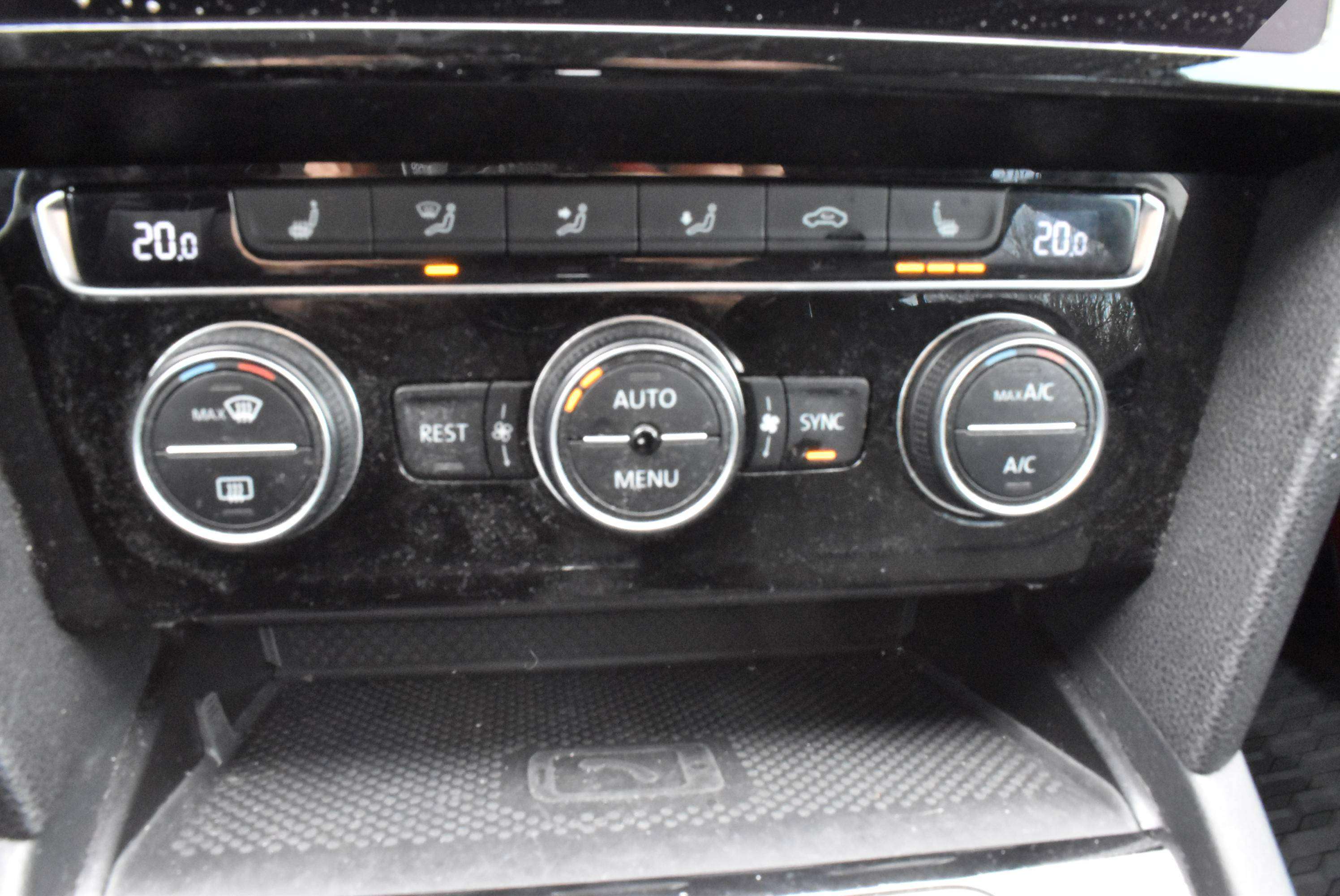 Volkswagen Passat 1.5i Highline DSG ***12M GARANTIE***