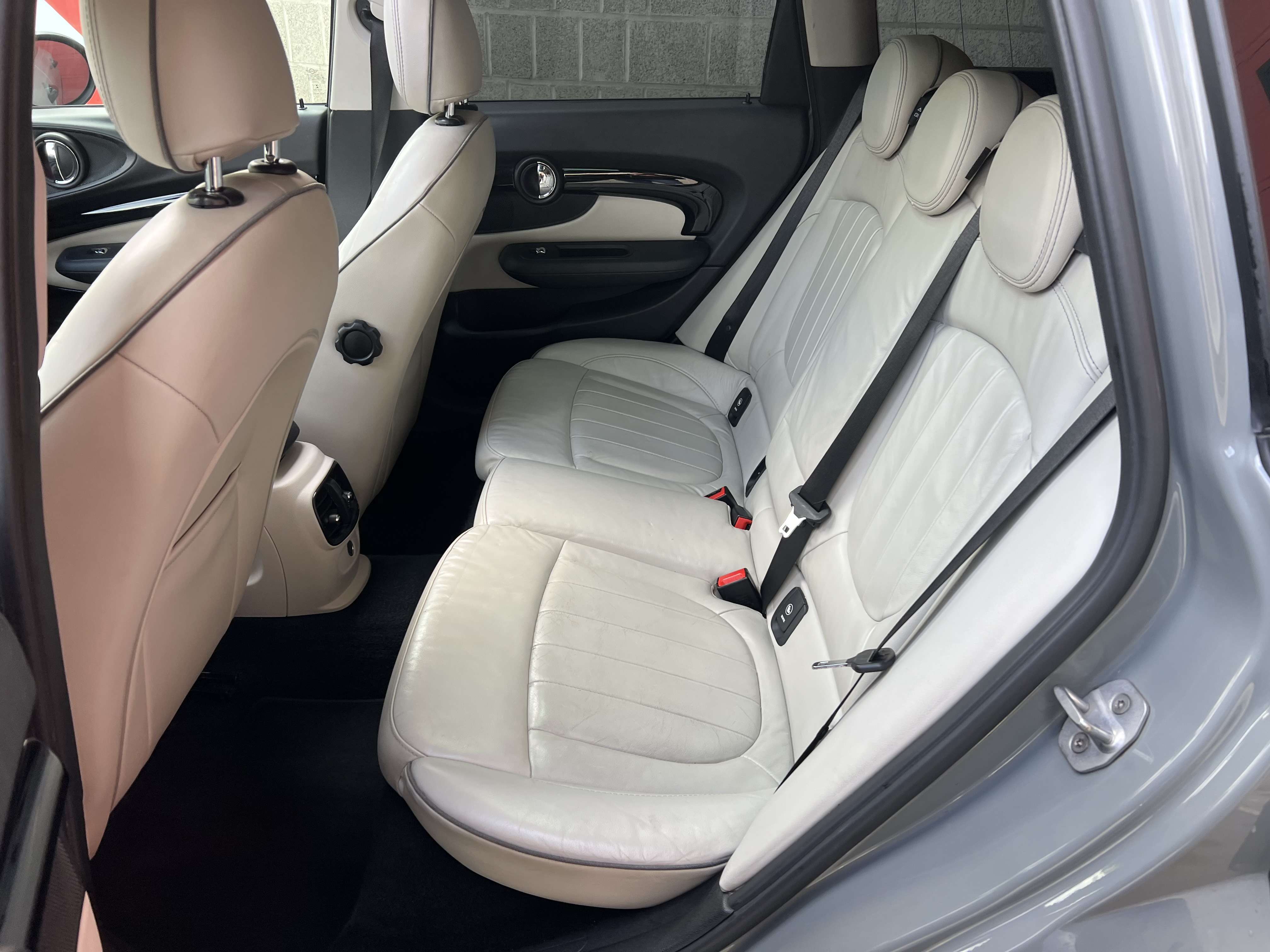MINI Cooper Clubman 1.5A + CAR-PASS + CAMÉRA + NAVI + CUIR + PANO