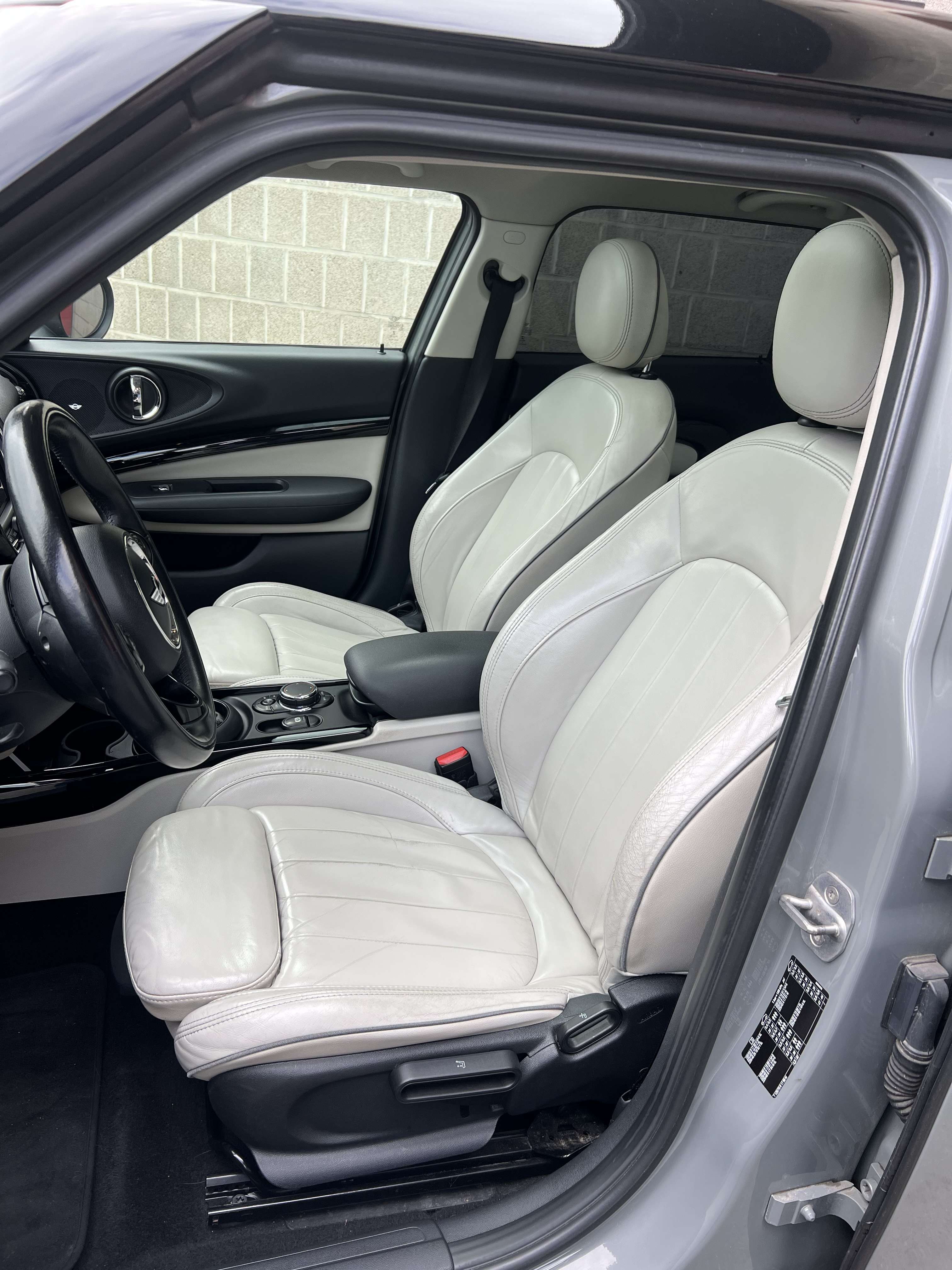 MINI Cooper Clubman 1.5A + CAR-PASS + CAMÉRA + NAVI + CUIR + PANO