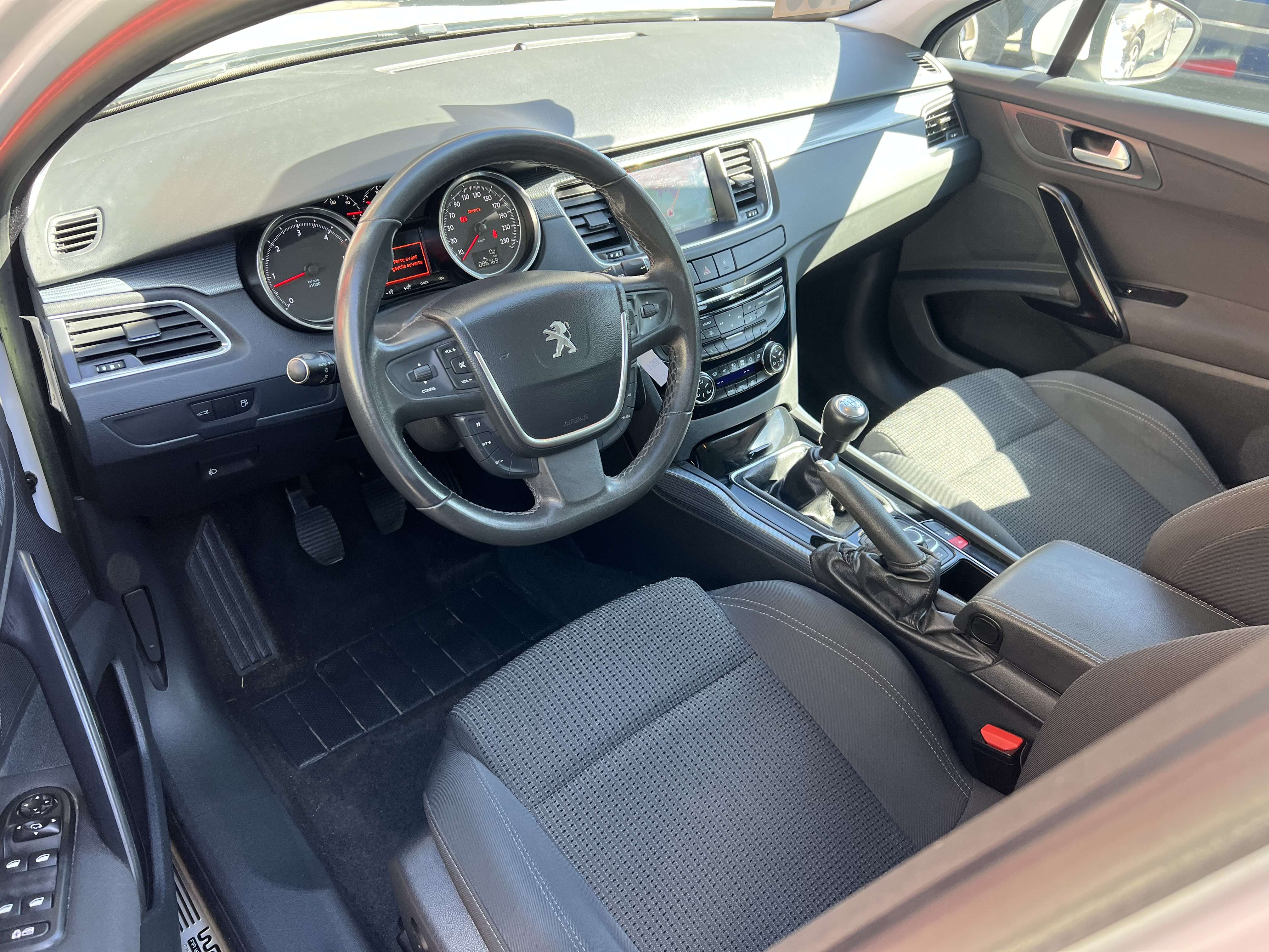 Peugeot 508 2.0 HDi Active + NAVI + CARNET + CAR-PASS