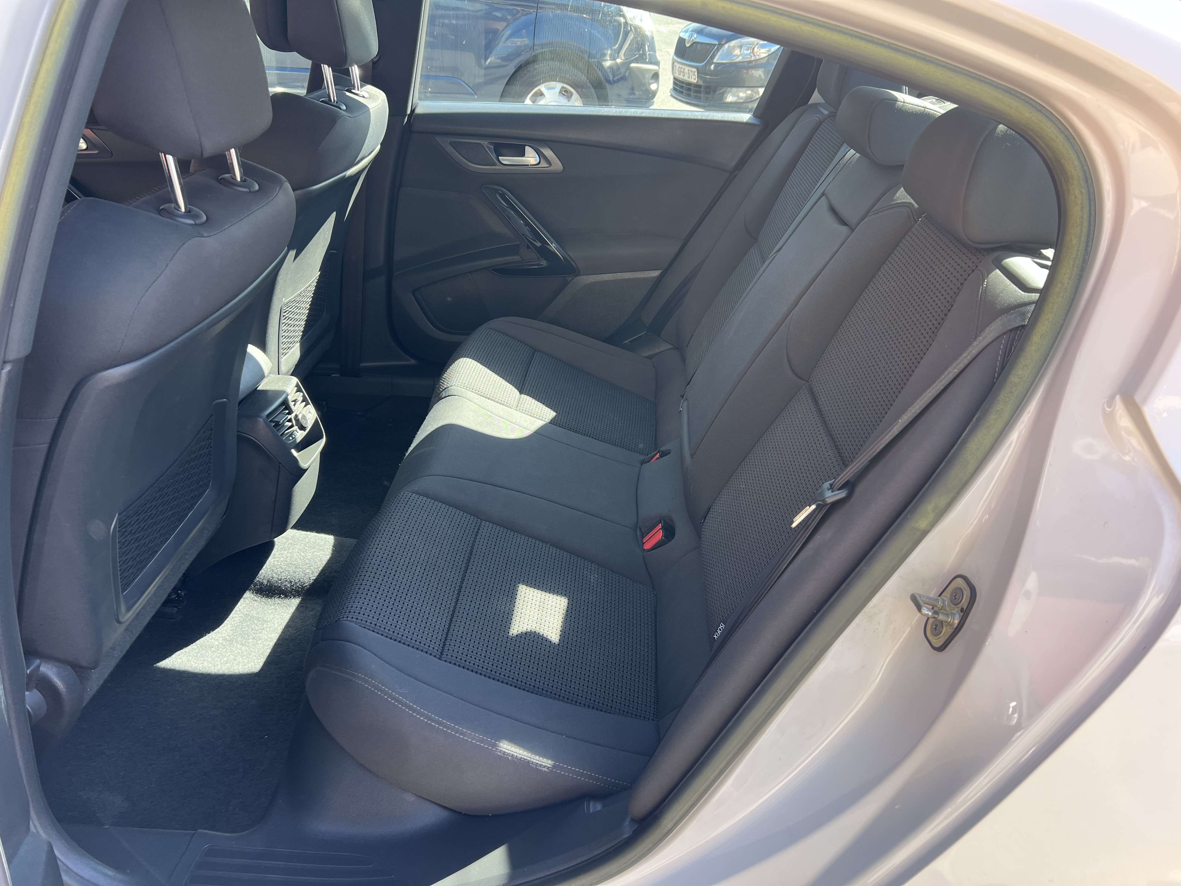 Peugeot 508 2.0 HDi Active + NAVI + CARNET + CAR-PASS