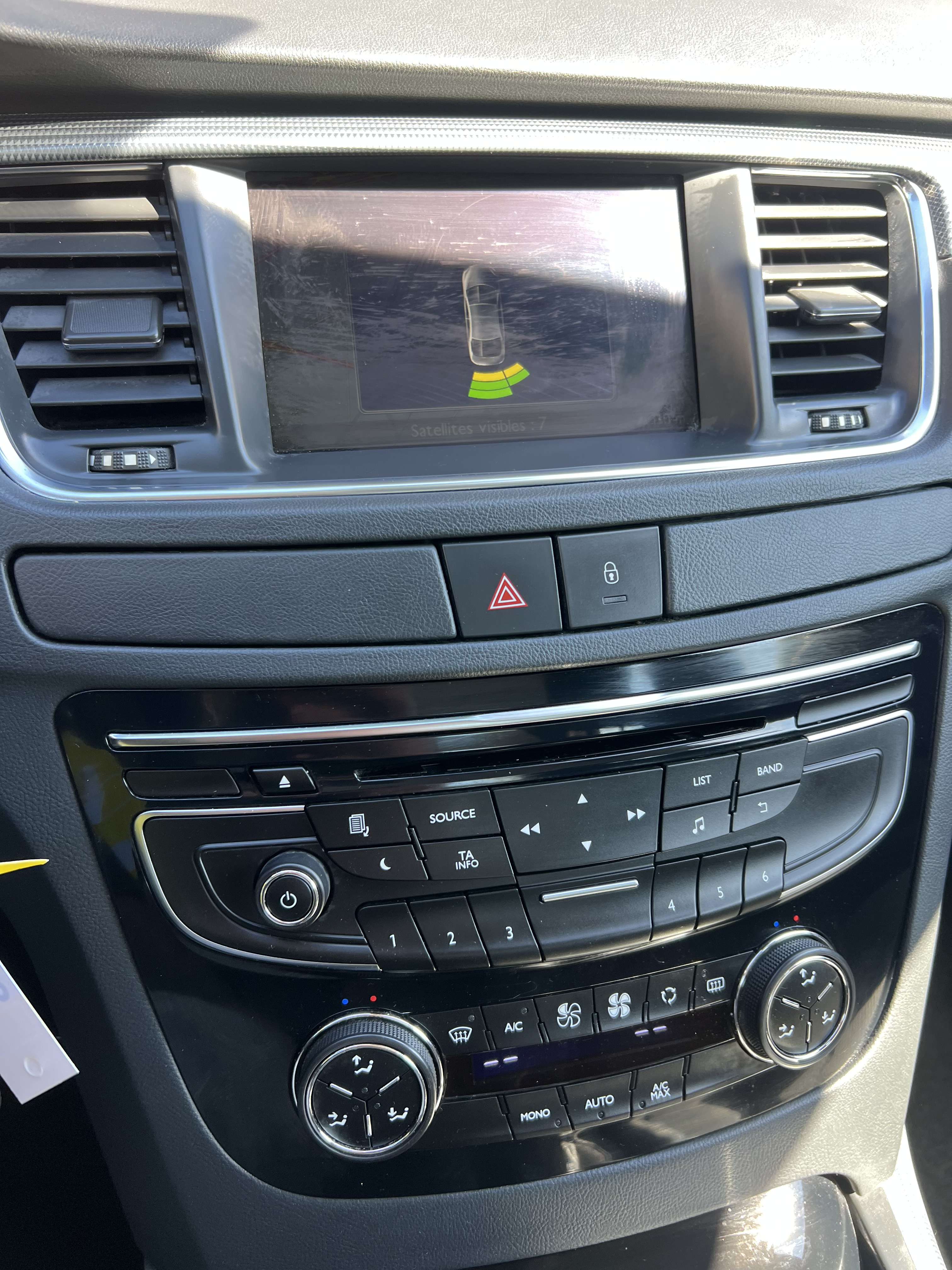 Peugeot 508 2.0 HDi Active + NAVI + CARNET + CAR-PASS