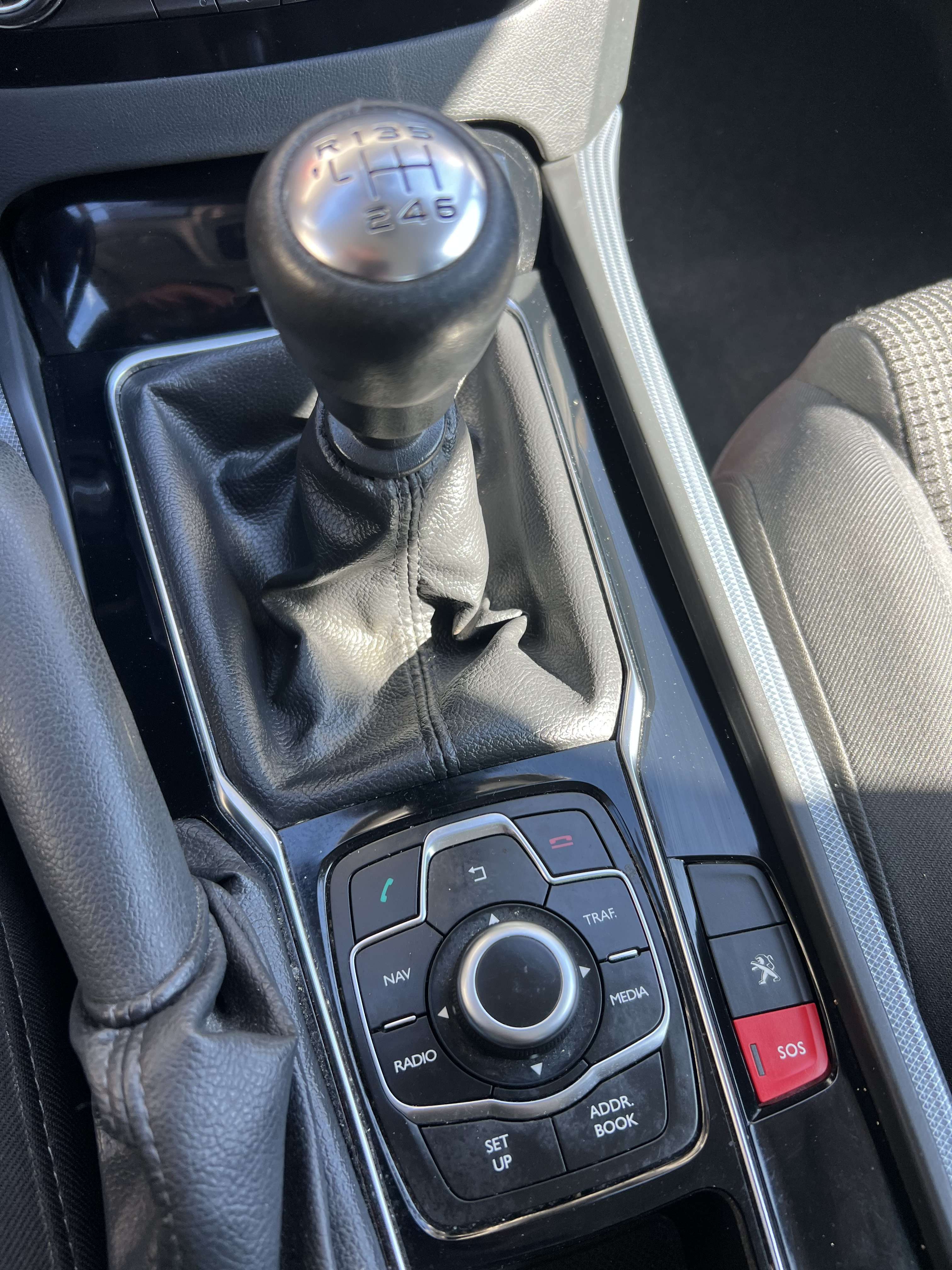 Peugeot 508 2.0 HDi Active + NAVI + CARNET + CAR-PASS