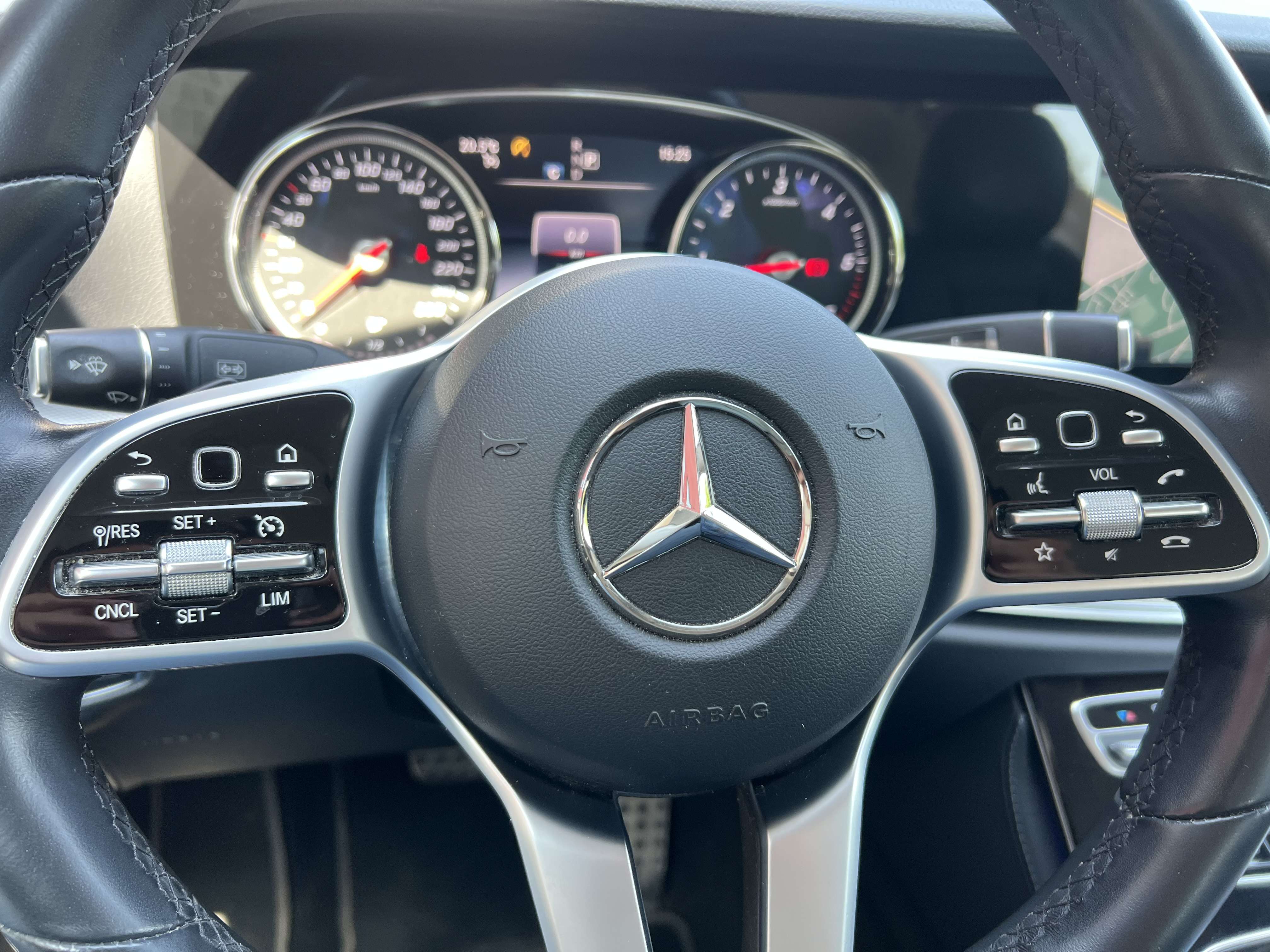 Mercedes-Benz E 220 d + NAVI + CUIR ( 16.157 € HTVA )