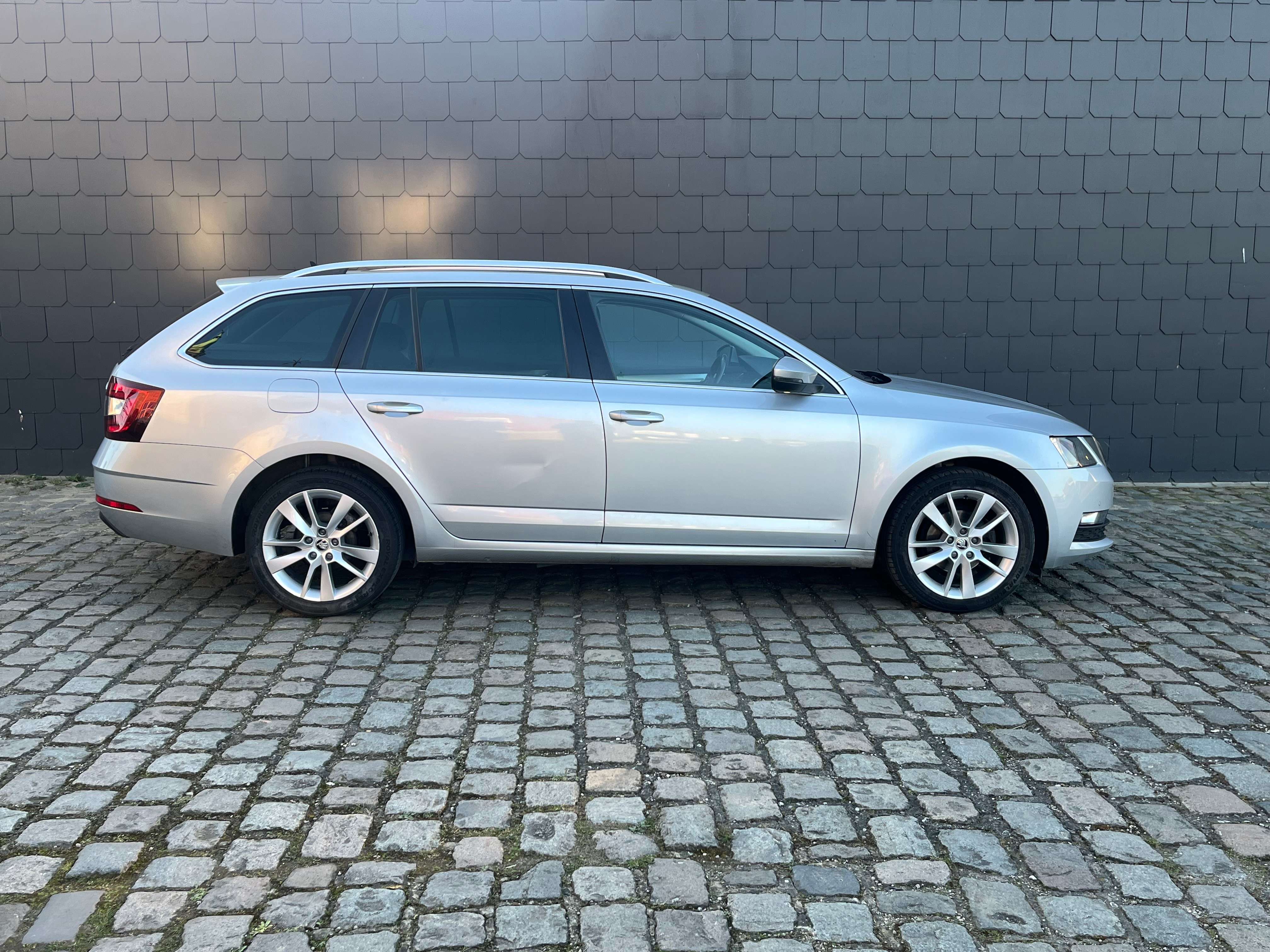 Skoda Octavia Octavia SW 1.6 CR TDi Ambition DSG (EU6.2) thumbnail