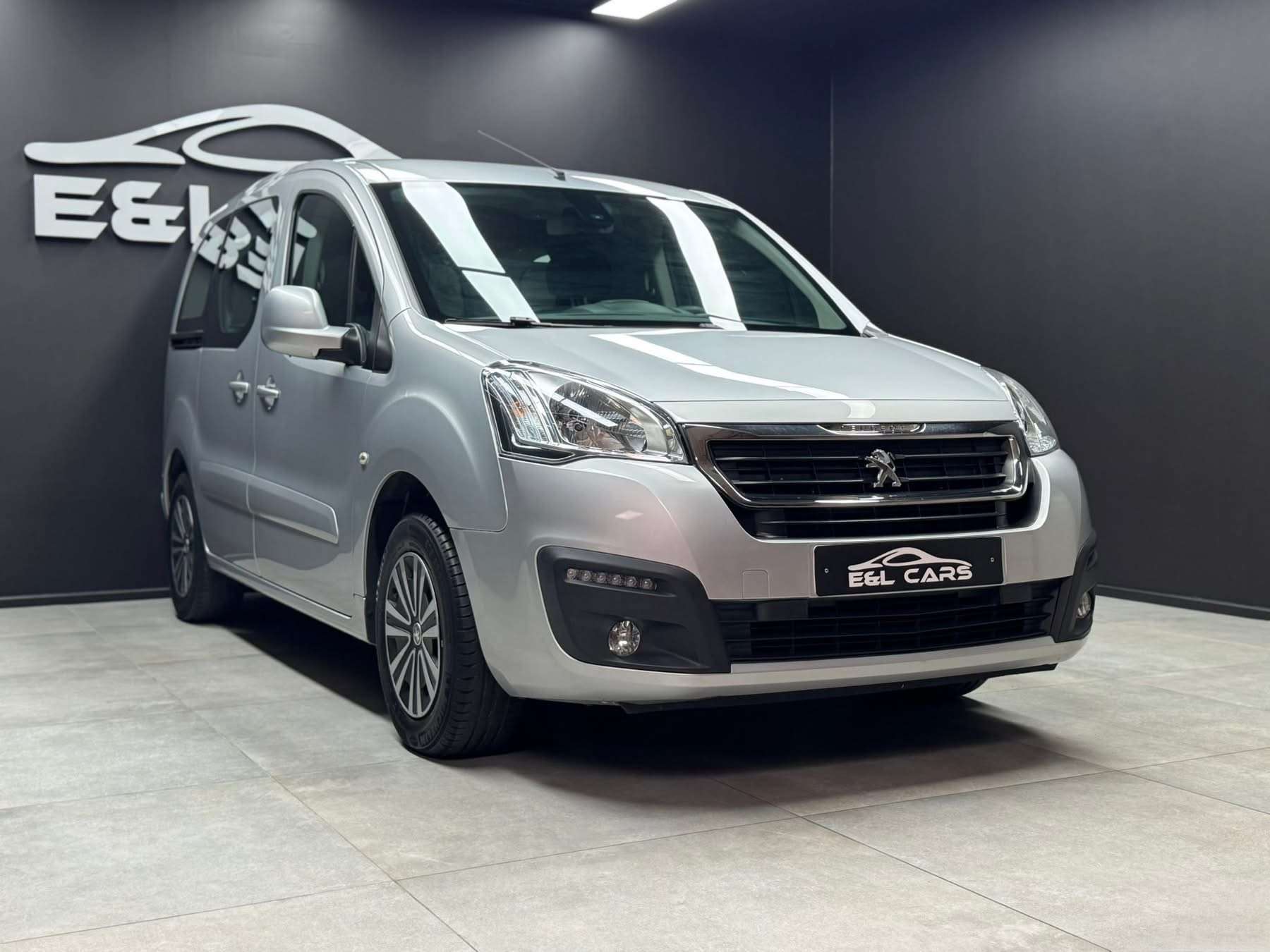 Peugeot Partner Partner Tepee 1.6 BlueHDi **12 mois de garantie** thumbnail