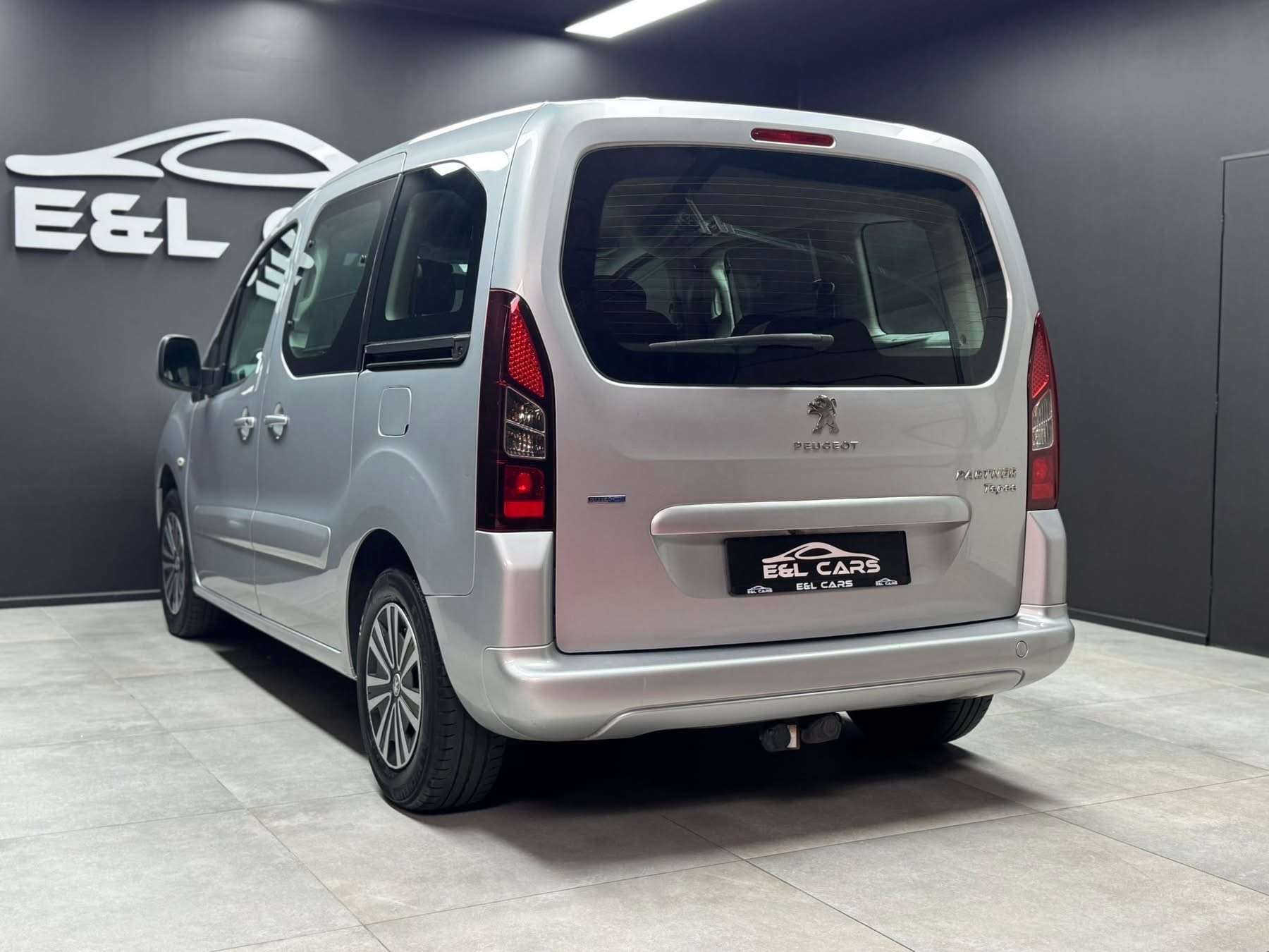 Peugeot Partner Partner Tepee 1.6 BlueHDi **12 mois de garantie** thumbnail