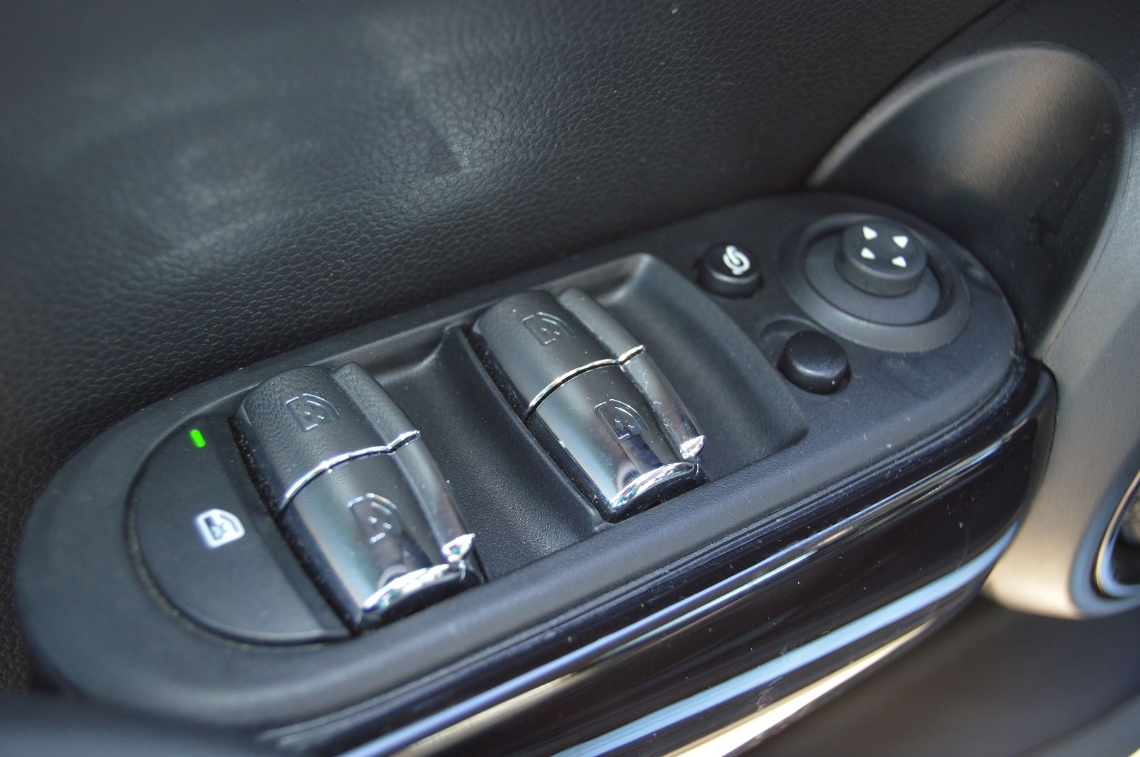Mini MINI 5 PORTES COOPER 136CH EDITION PREMIUM PLUS BVA7
