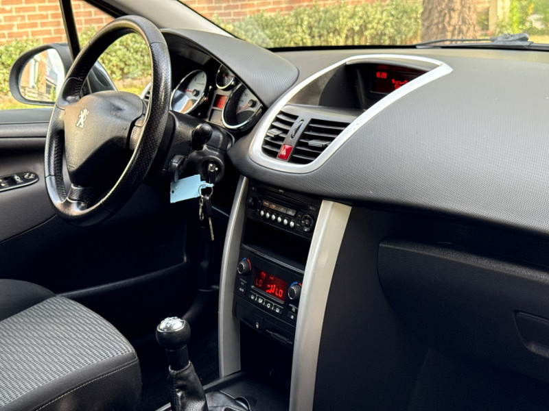 Peugeot 207 1.6 HDI 90CH PREMIUM 5.P * 116.000KM * 2009 * 1ERE MAIN
