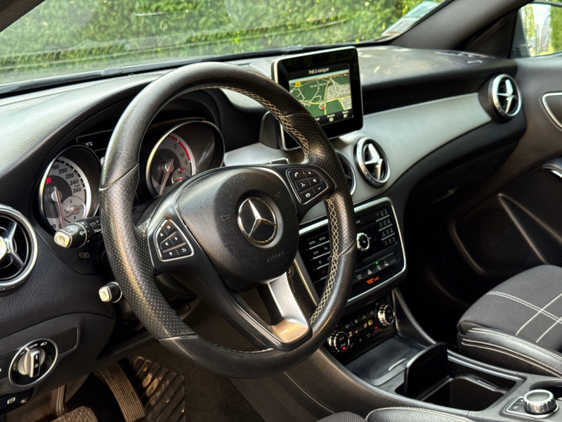 Mercedes-Benz GLA 200 D BUSINESS 7G-DCT * 2016 * GPS / CAMERA / LED