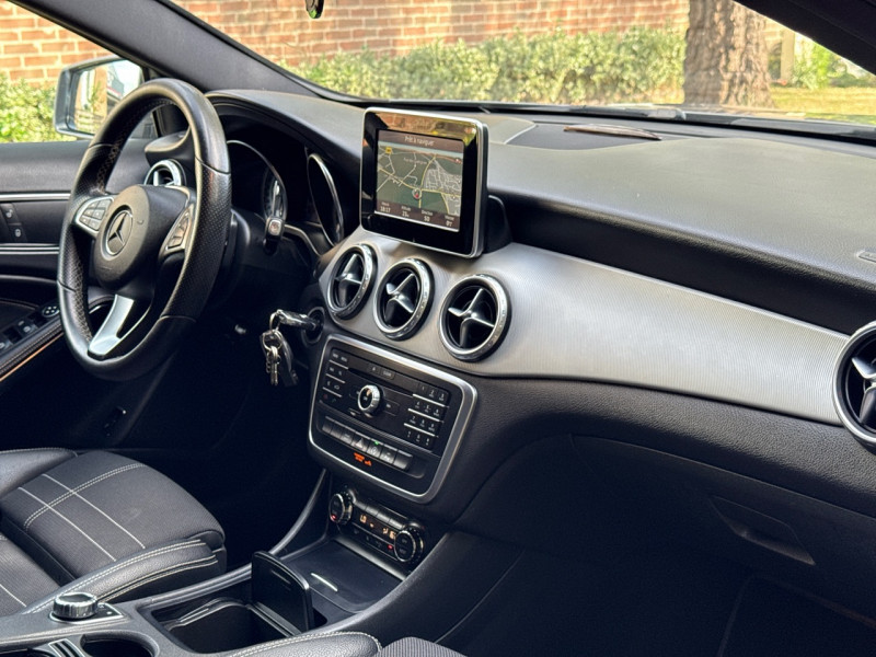 Mercedes-Benz GLA 200 D BUSINESS 7G-DCT * 2016 * GPS / CAMERA / LED
