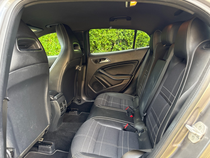 Mercedes-Benz GLA 200 D BUSINESS 7G-DCT * 2016 * GPS / CAMERA / LED