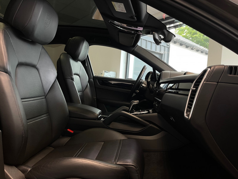 Porsche CAYENNE COUPE (9YA) 3.0 V6 462CH E-HYBRID