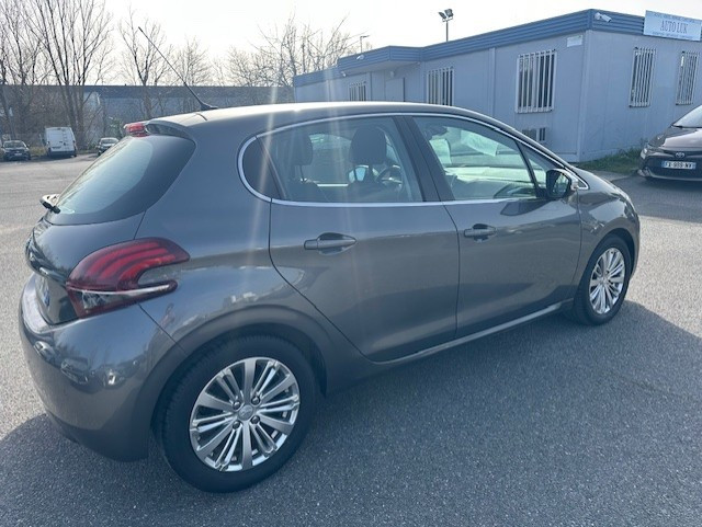 Peugeot 208 1.2 ESSENCE 82CH ALLURE 5P