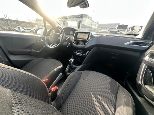 Peugeot 208 1.2 ESSENCE 82CH ALLURE 5P