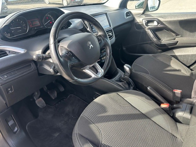 Peugeot 208 1.2 ESSENCE 82CH ALLURE 5P