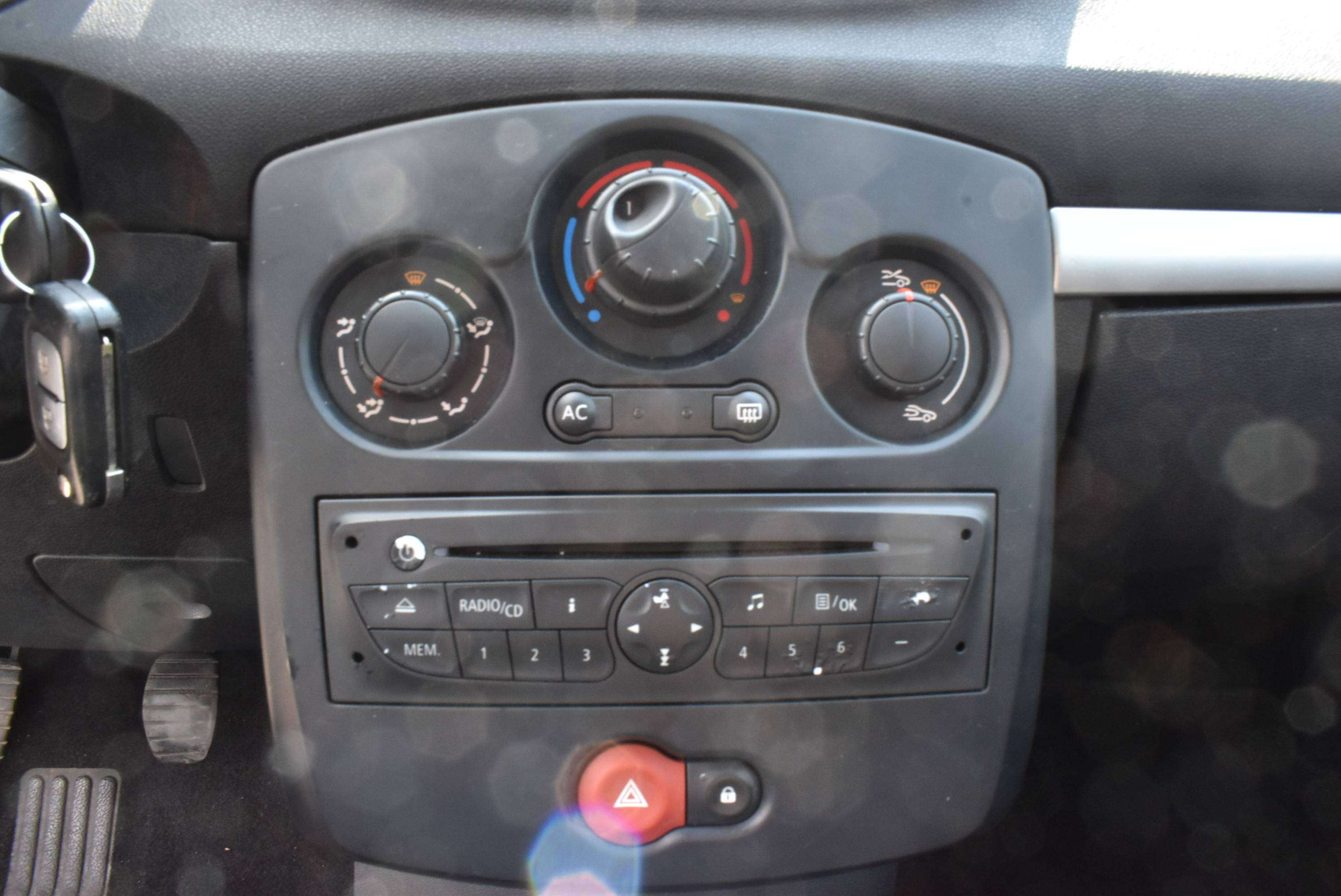 Renault Clio 1.2i TomTom Edition Airco/GPS