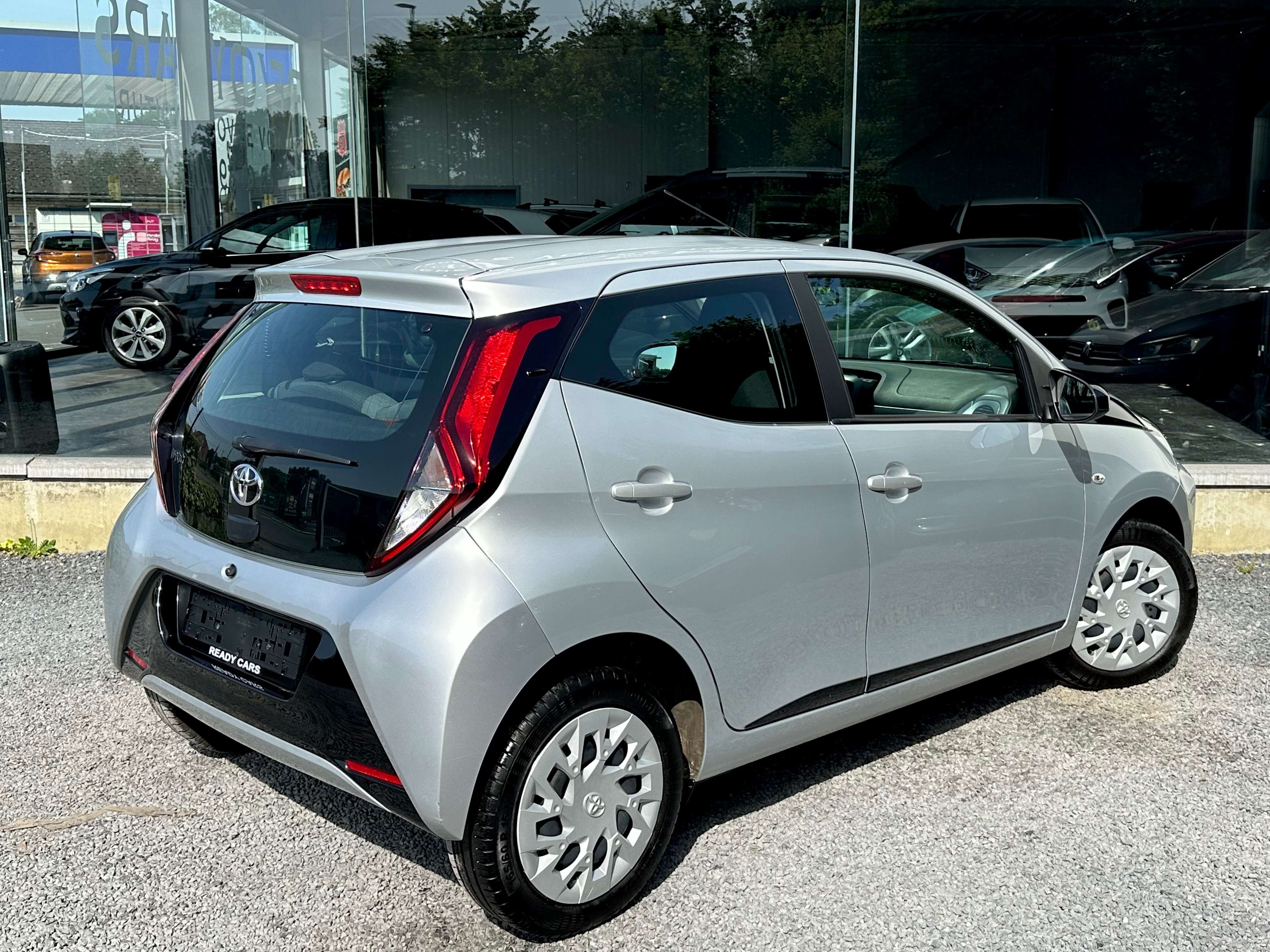 Toyota Aygo 1.0i*EURO 6D 2035 LEZ*1ER PROP*CAMERA*CARPLAY*AIRCO*GARANTIE TOYOTA 3032