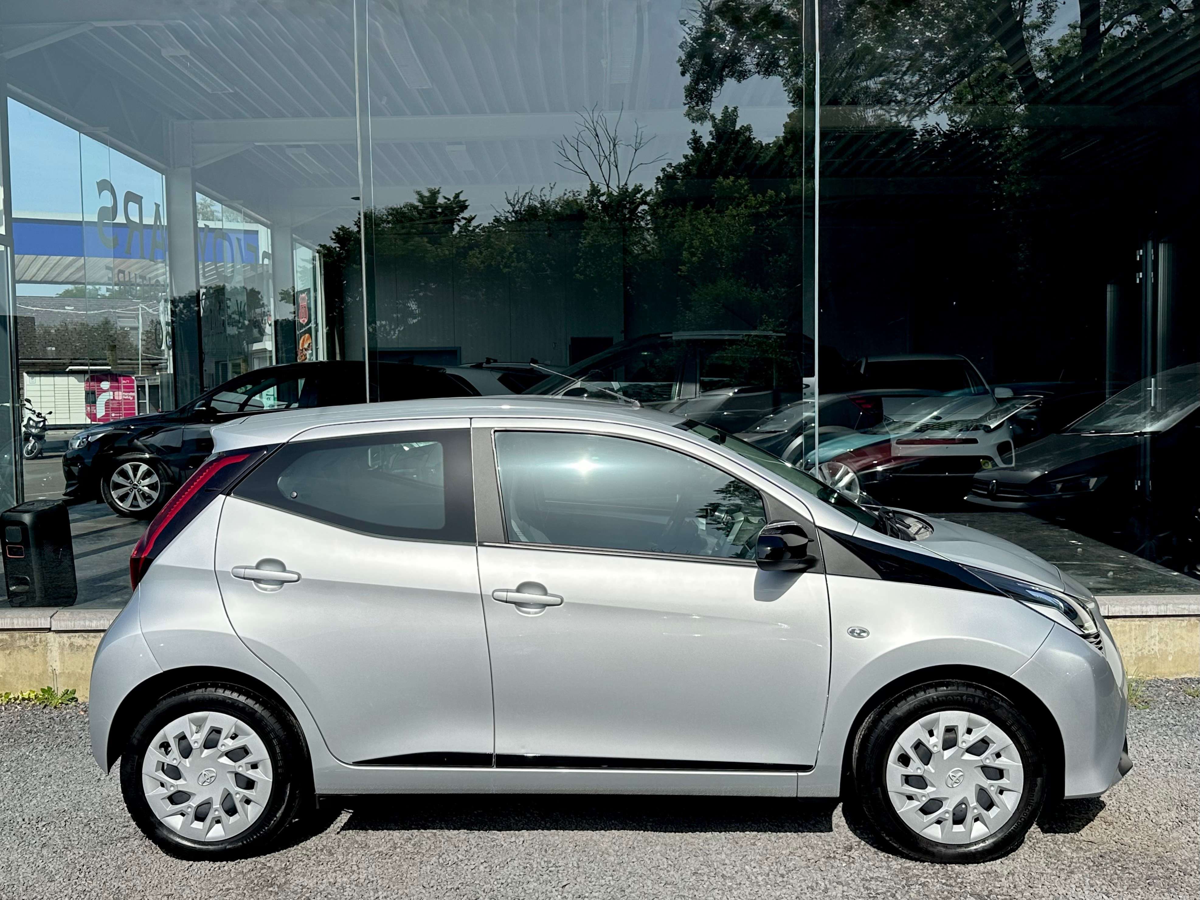 Toyota Aygo 1.0i*EURO 6D 2035 LEZ*1ER PROP*CAMERA*CARPLAY*AIRCO*GARANTIE TOYOTA 3032