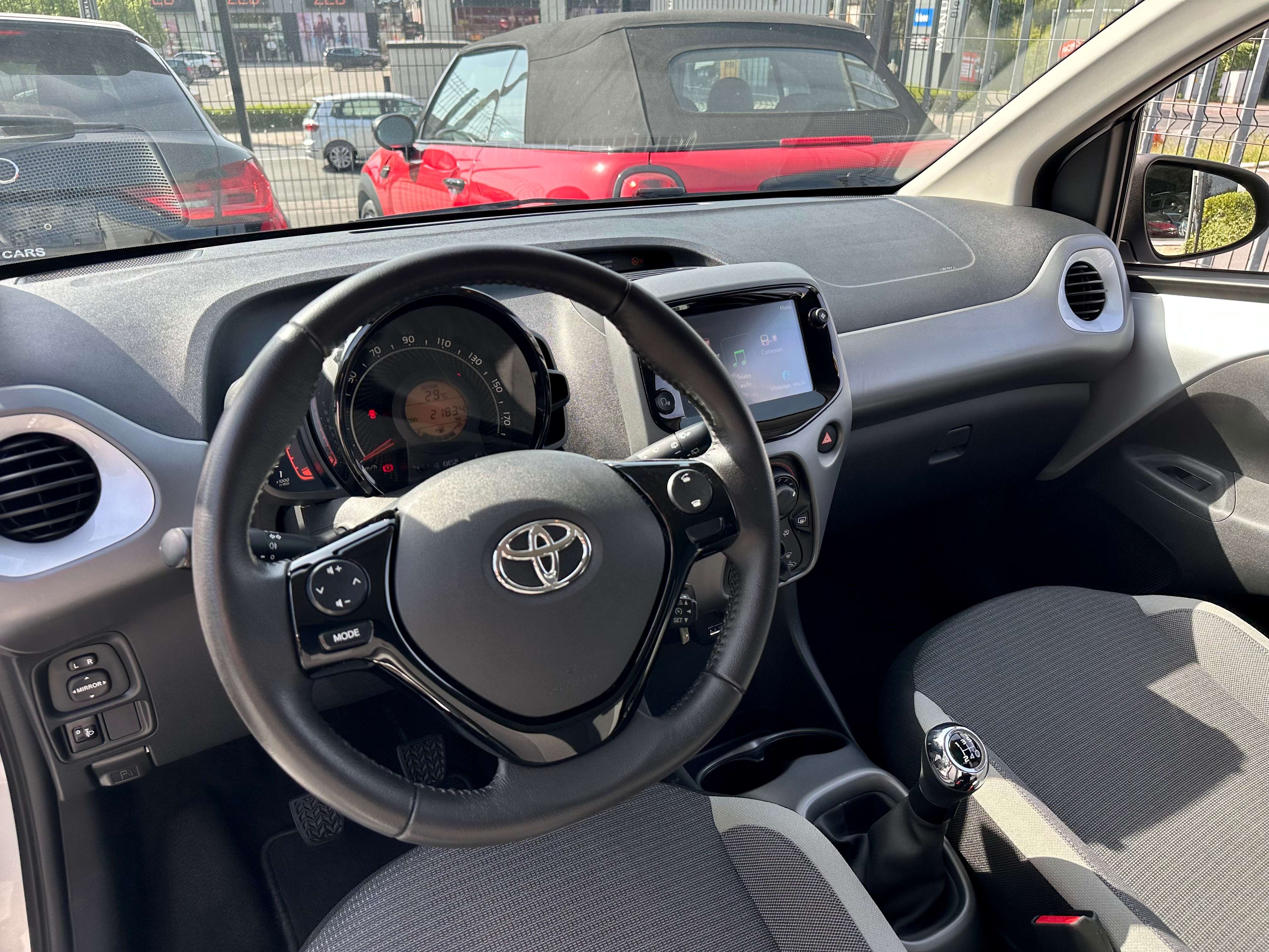 Toyota Aygo 1.0i*EURO 6D 2035 LEZ*1ER PROP*CAMERA*CARPLAY*AIRCO*GARANTIE TOYOTA 3032