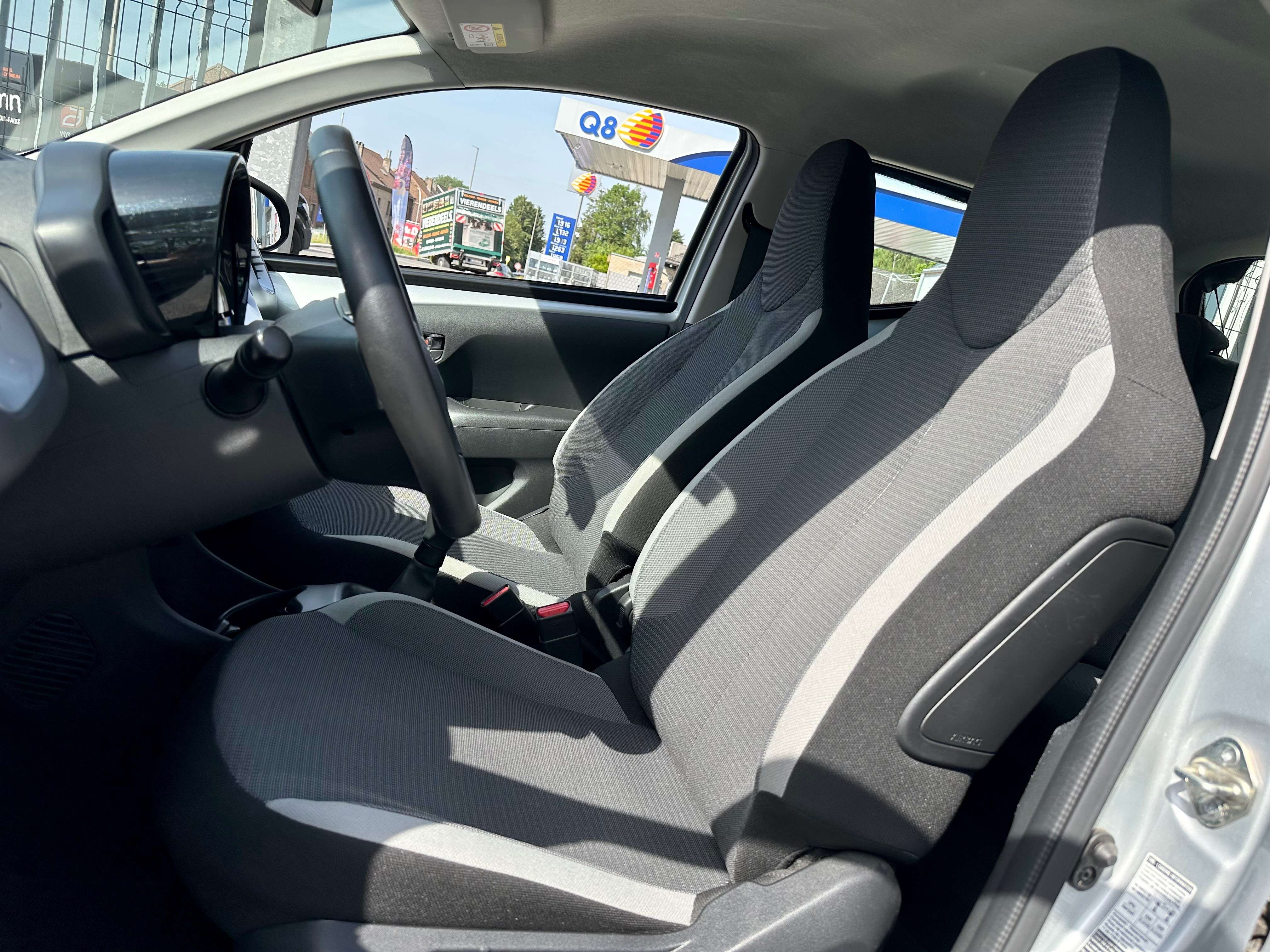 Toyota Aygo 1.0i*EURO 6D 2035 LEZ*1ER PROP*CAMERA*CARPLAY*AIRCO*GARANTIE TOYOTA 3032