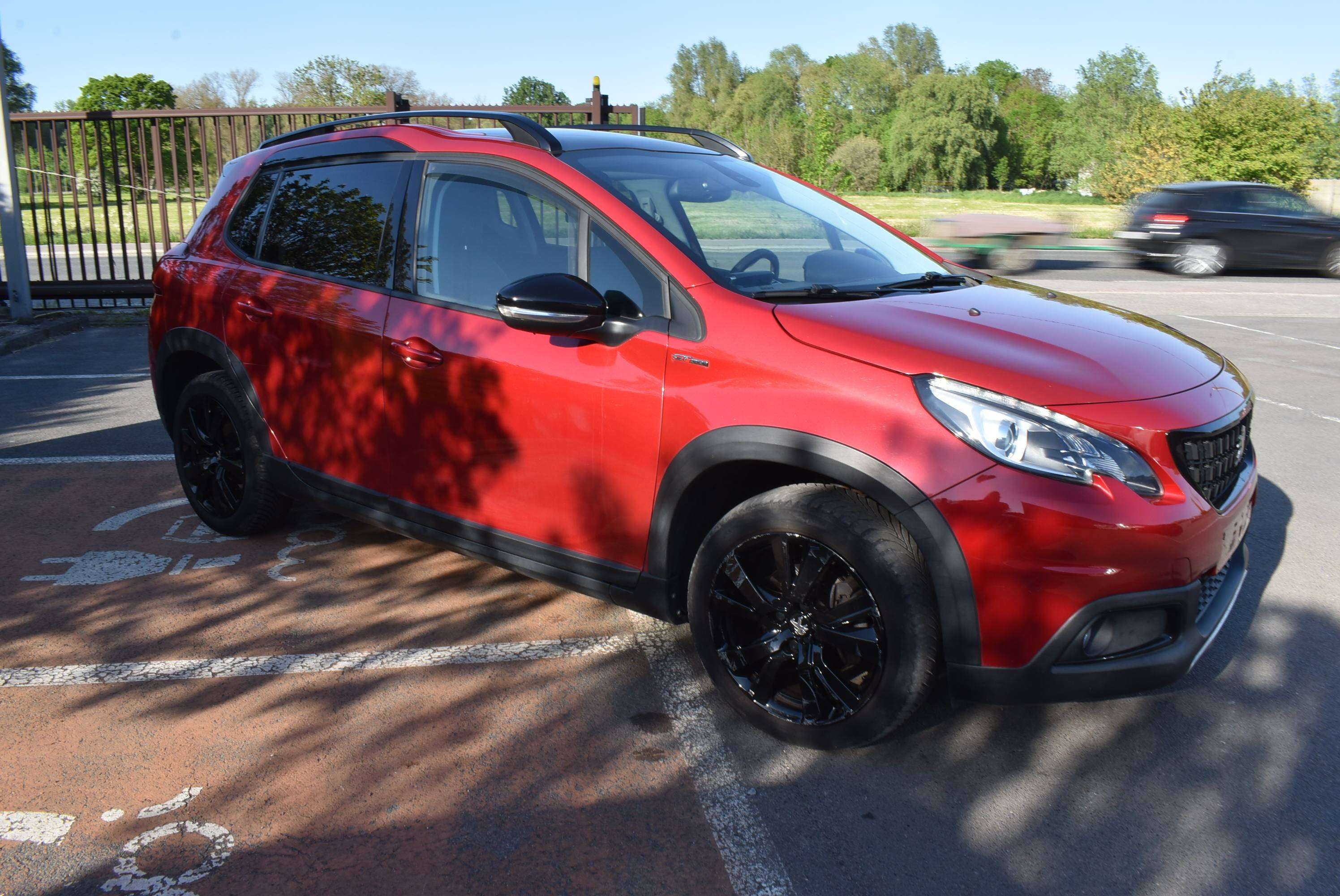 Peugeot 2008 1.2i GT Line GPS/CarPlay/Pano ***Problème Moteur/Motorprobleem***