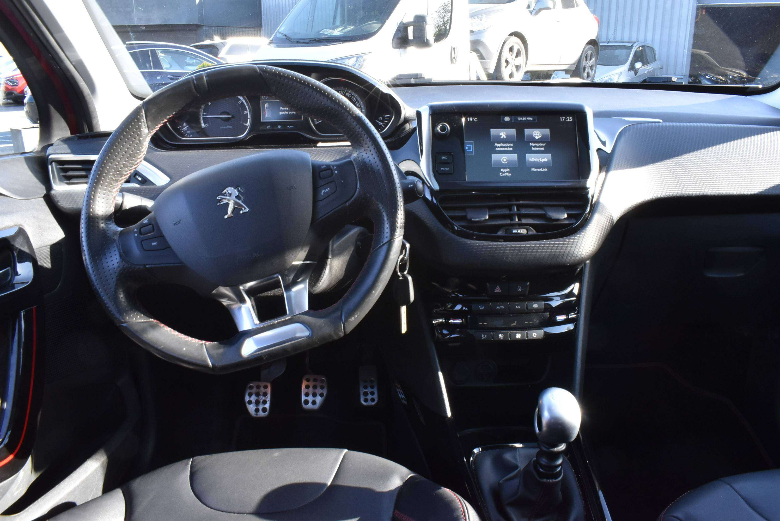 Peugeot 2008 1.2i GT Line GPS/CarPlay/Pano ***Problème Moteur/Motorprobleem***