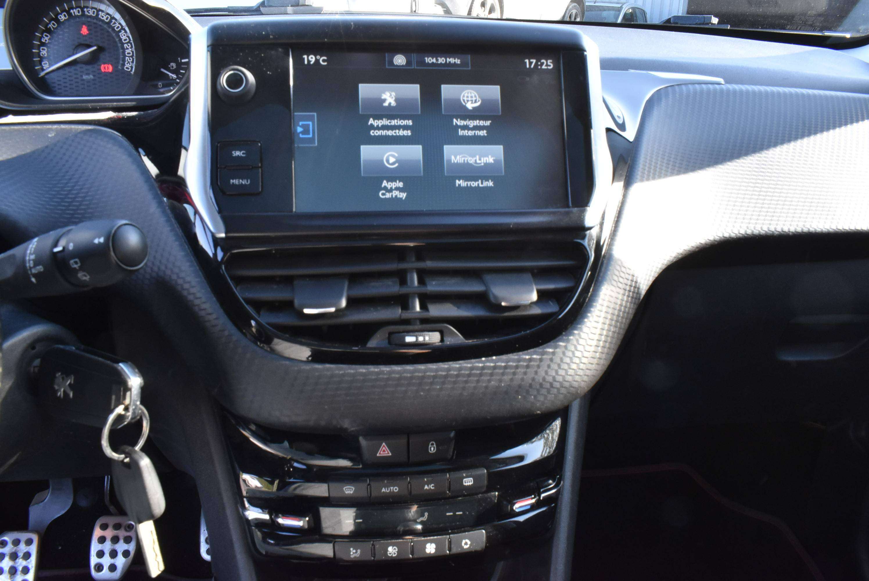 Peugeot 2008 1.2i GT Line GPS/CarPlay/Pano ***Problème Moteur/Motorprobleem***