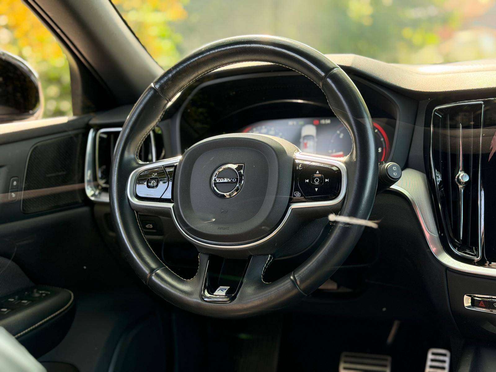 Volvo V60 2.0 D3 R-Design Geartronic