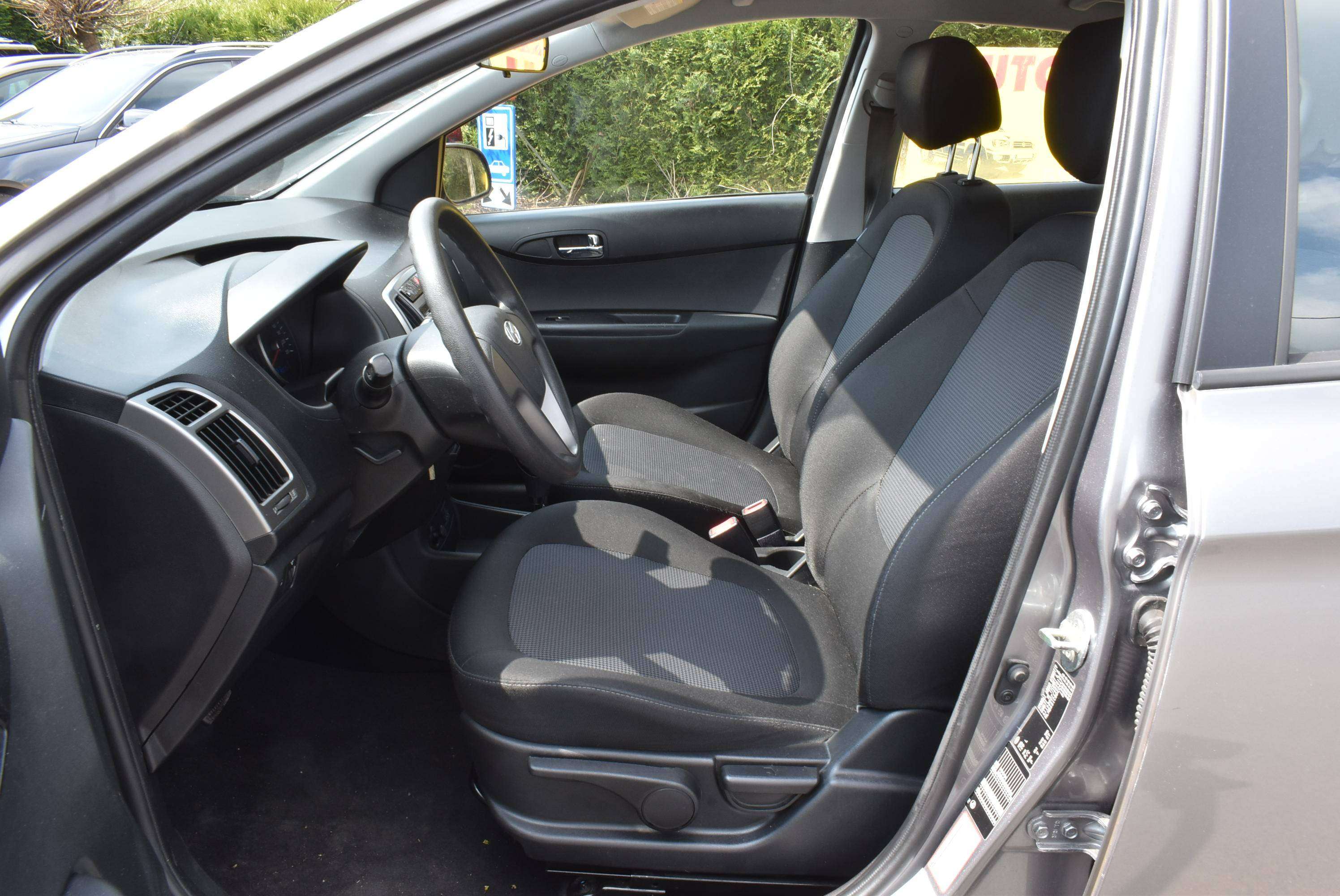 Hyundai i20 1.4i Automatique Airco **12M GARANTIE** 90.000KM!!