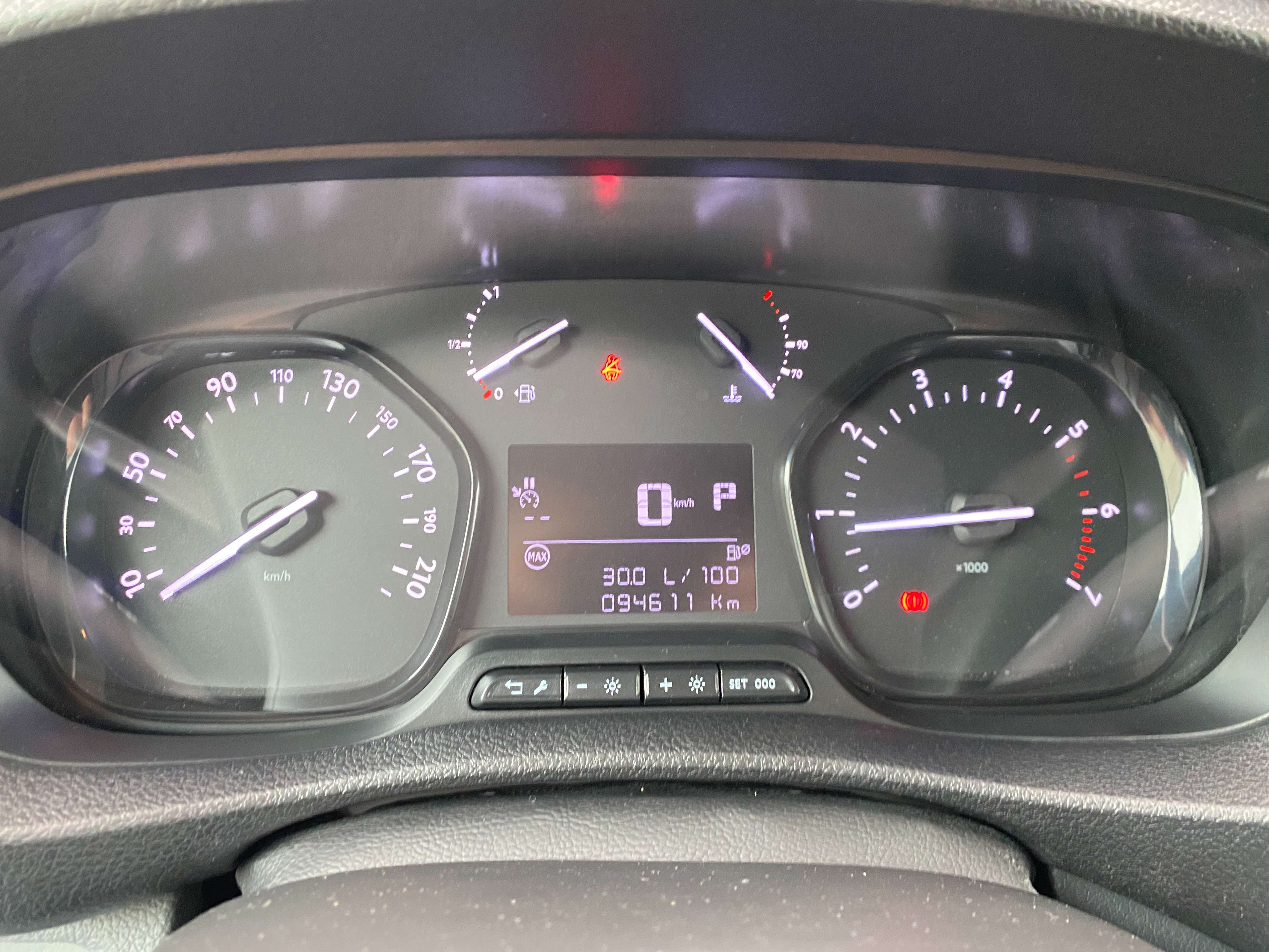 Citroen Jumpy 2.0bhdi Boite Auto/DOUBLE CABINE 5PL/GPS/CARPLAY