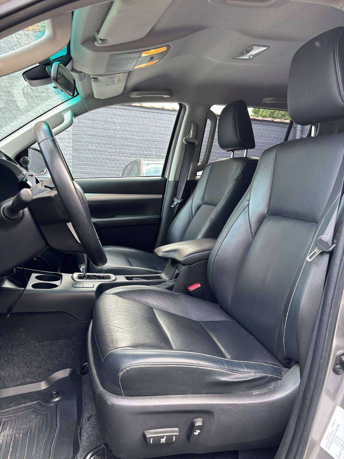 Toyota Hilux 2.4/4WD/New condition/Lounge/33.500 Netto/1.Owner/Belgium Car